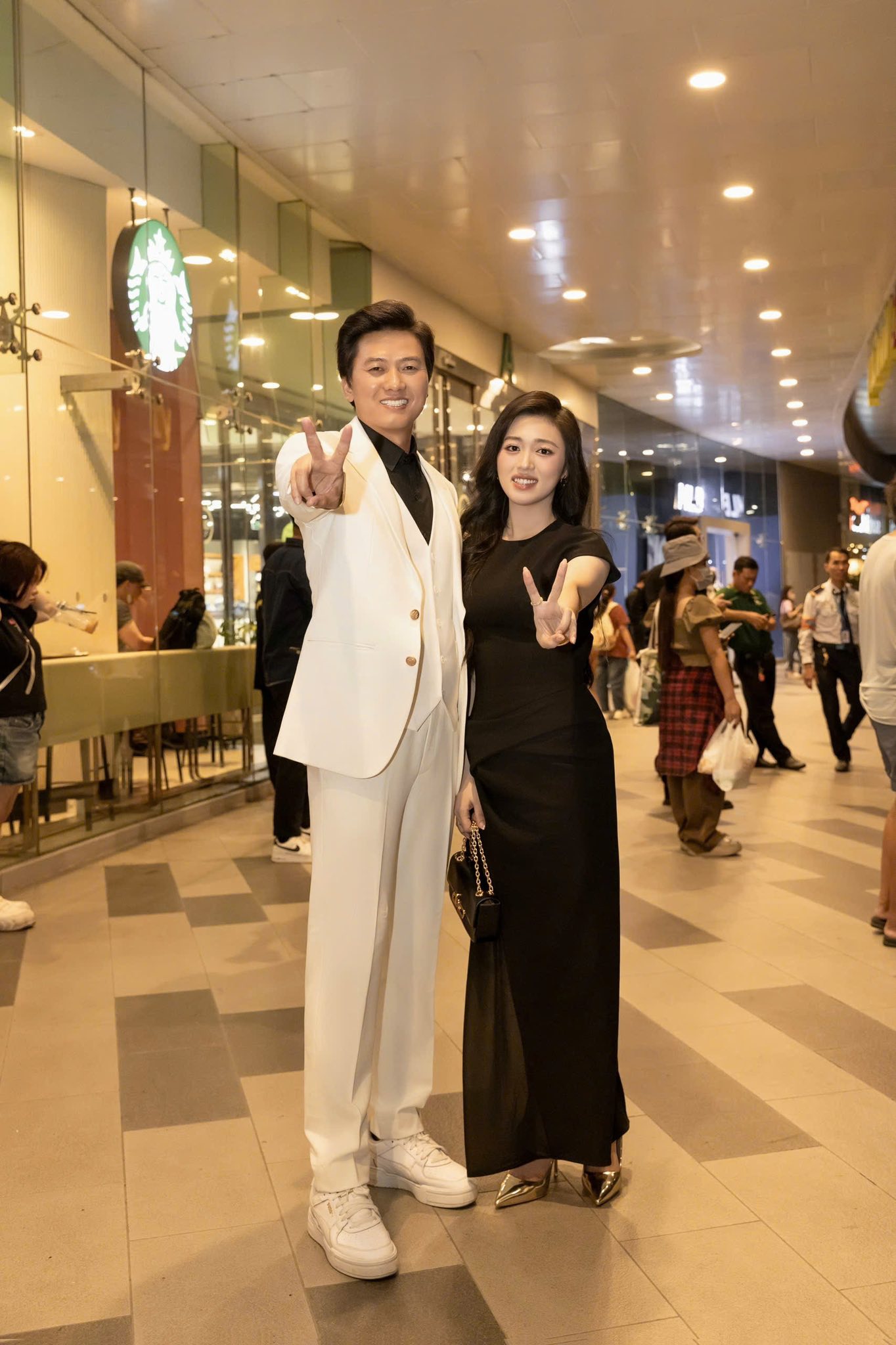 Vợ kém 16 tuổi bị chê xuề xoà, làm lố trong ngày kỷ niệm yêu, Quách Ngọc Tuyên phản ứng- Ảnh 6.