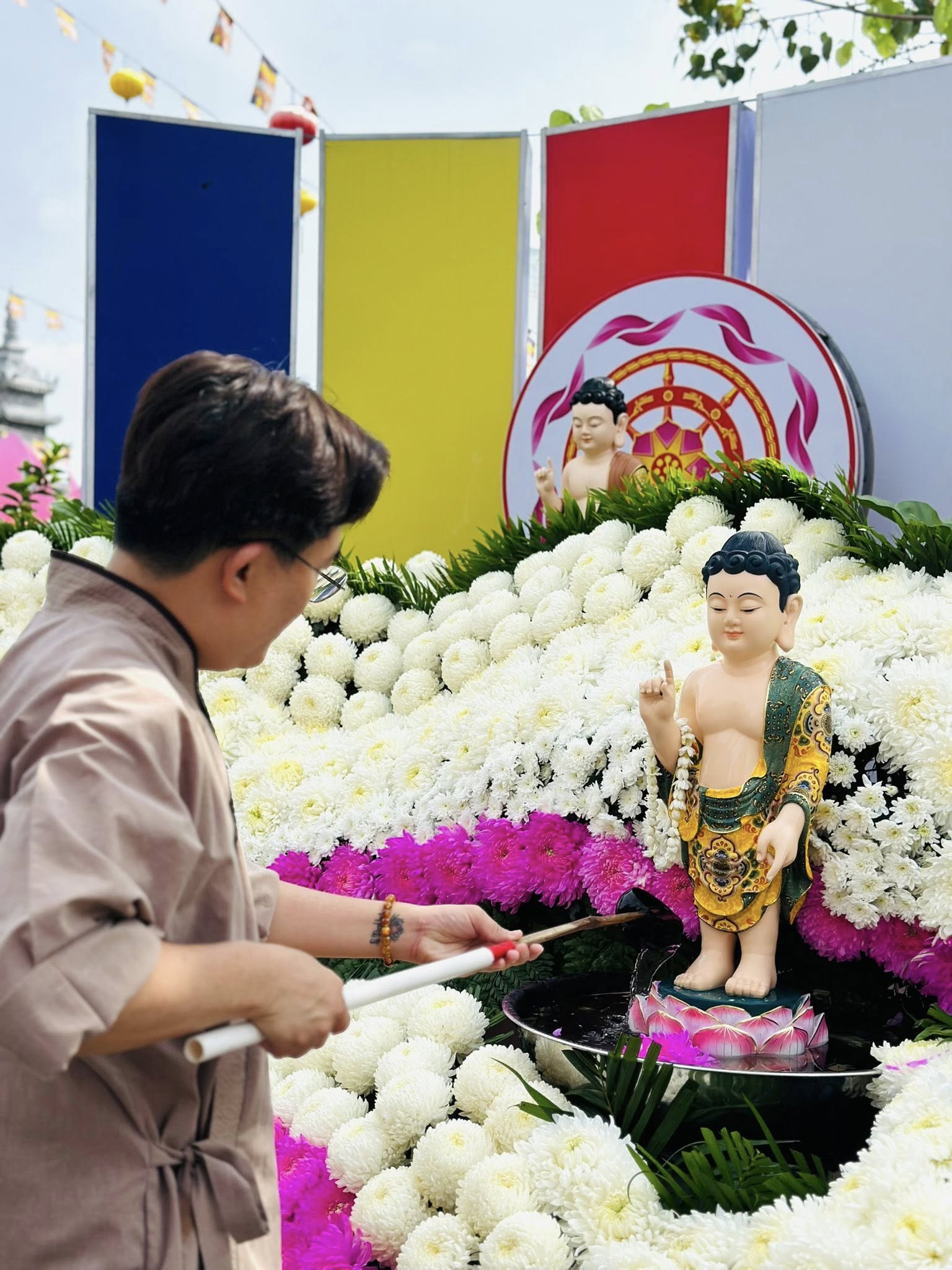 MC Đại Nghĩa chuẩn bị thất đầu tiên cho mẹ, thần sắc gây chú ý- Ảnh 1.