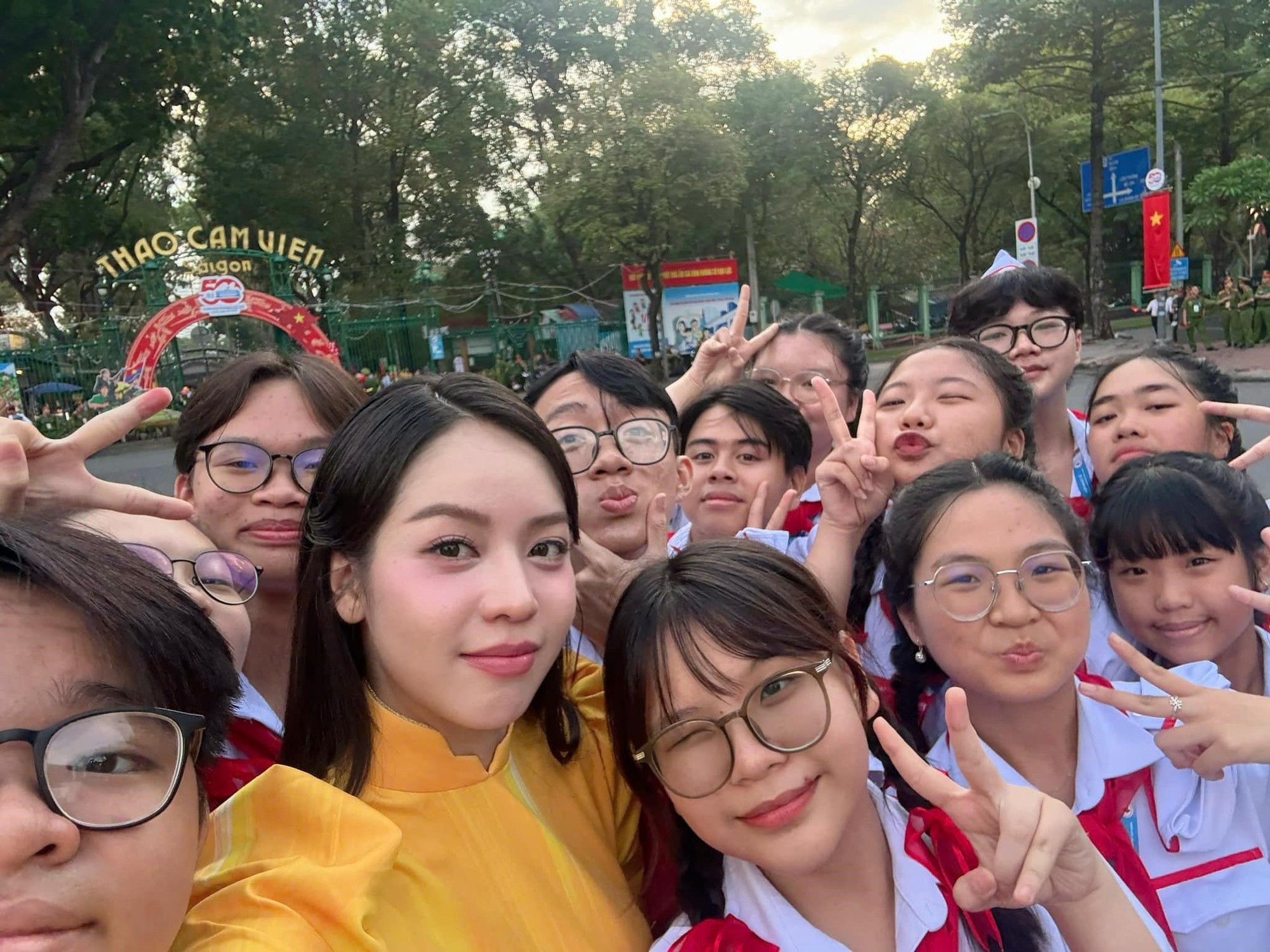 Tổng duyệt ngày 27/4: Hoa hậu Thanh Thủy, Lan Ngọc và dàn sao Việt diện áo dài, tất bật chuẩn bị từ 3h sáng- Ảnh 16.