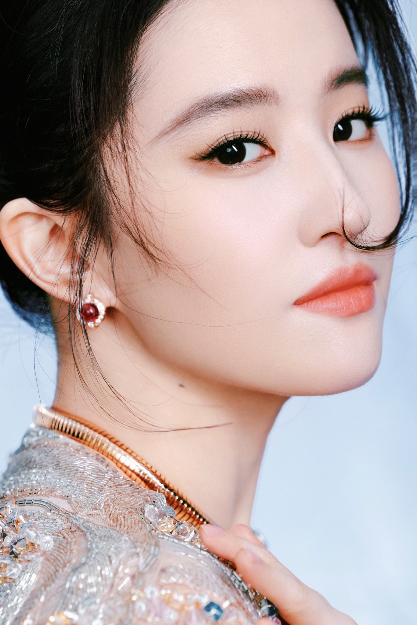 Hành động đáng xấu hổ của Lưu Diệc Phi ngay trên sóng trực tiếp bị cả MXH tấn công- Ảnh 3.