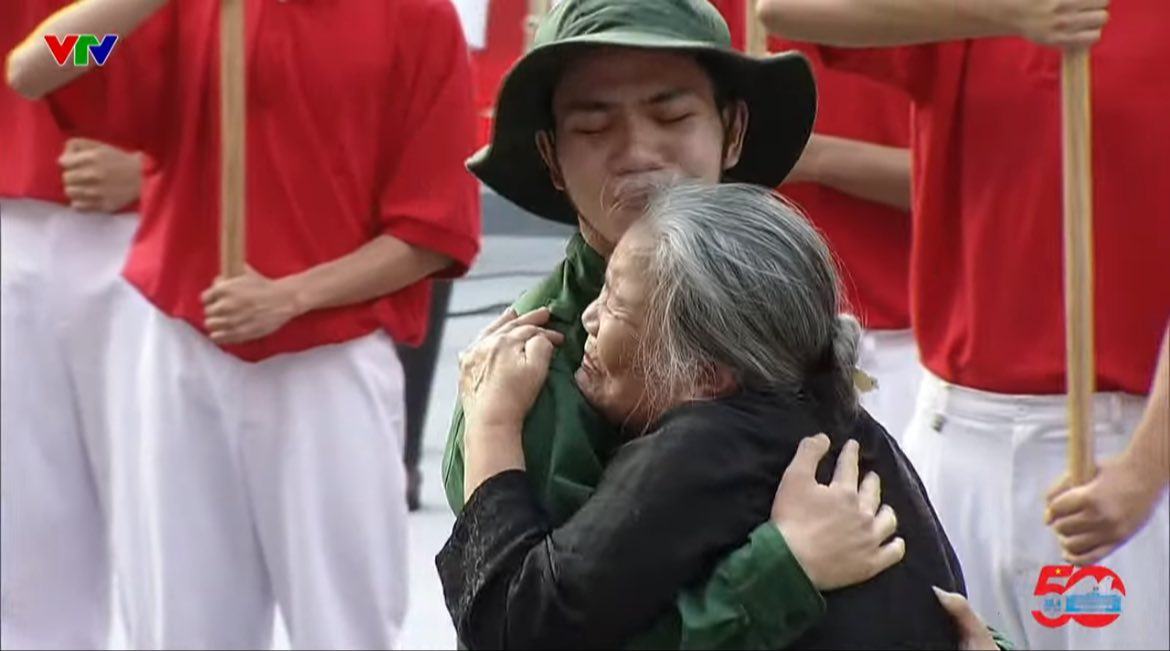 "Còn sống được đến hôm nay là may lắm rồi con ơi, lời mẹ làm tim tôi thắt lại" 49326078111728021482091114426329968463079266n 17459897356721845125261 1746015164842 17460151650071573812056