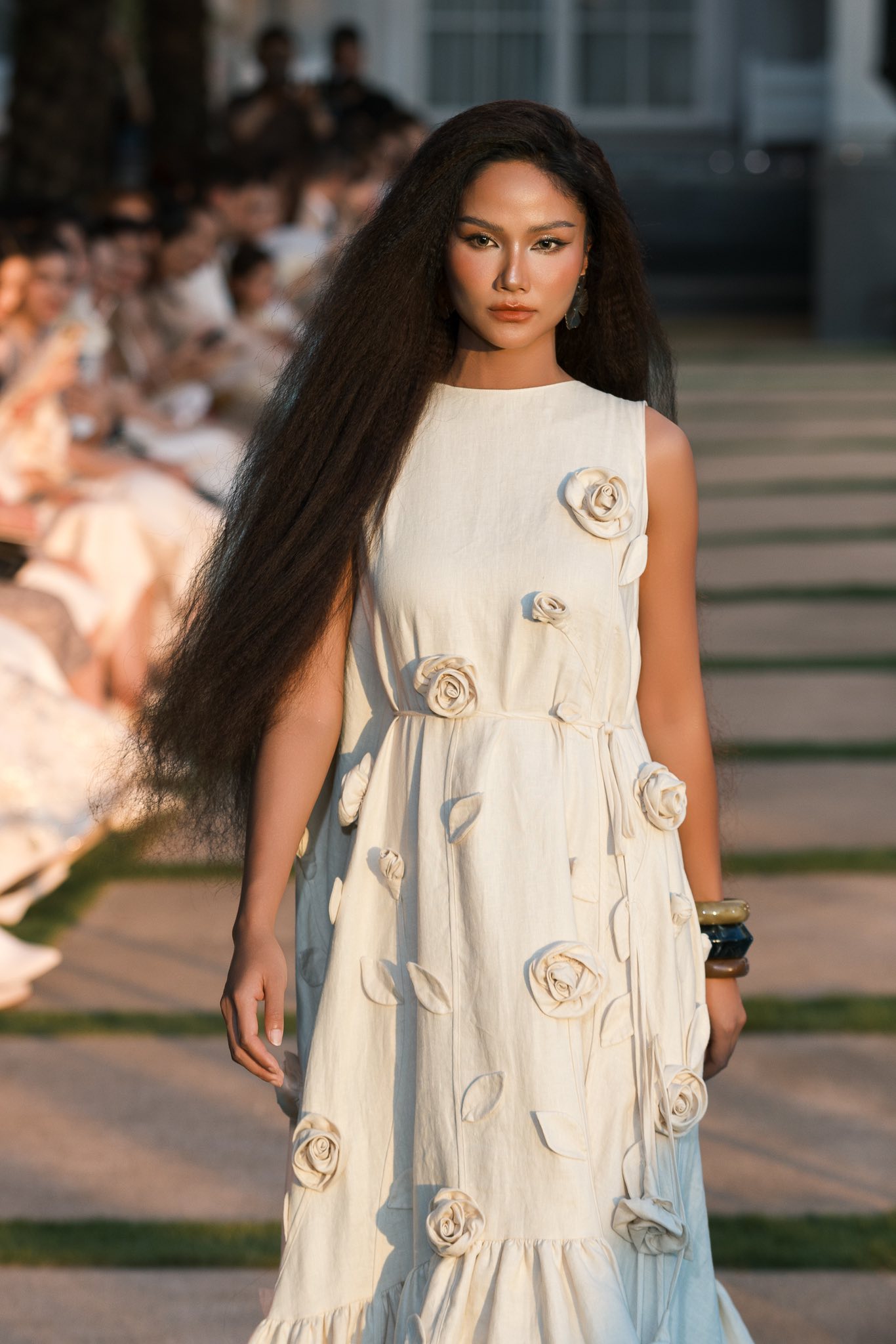 Hóng tin vui Vbiz: 1 Hoa hậu quốc dân vừa lấy chồng, đang mang thai con đầu lòng!- Ảnh 1. Hóng tin vui Vbiz: 1 Hoa hậu quốc dân vừa lấy chồng, đang mang thai con đầu lòng!- Ảnh 1.