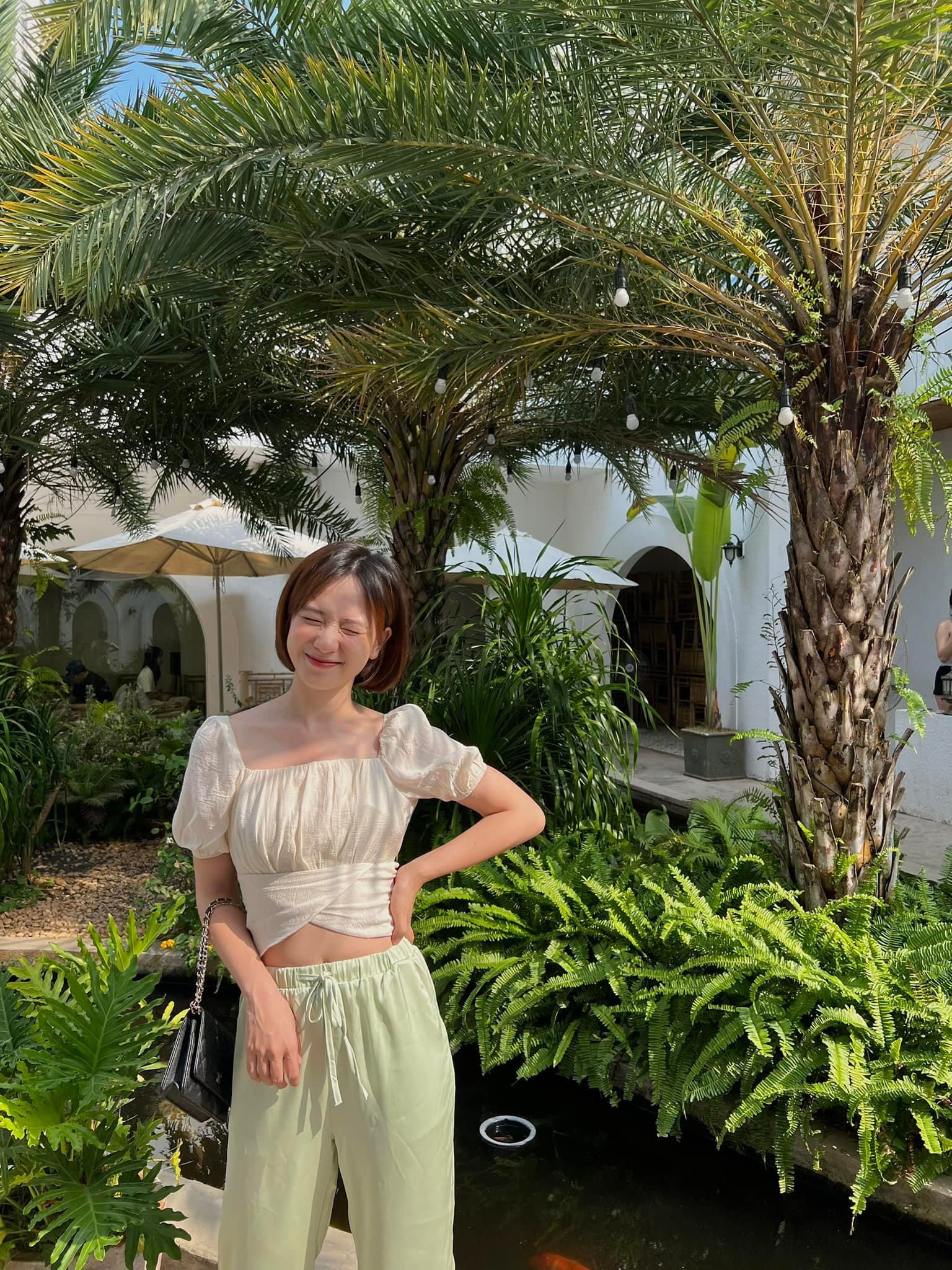 "Hot girl Hà thành" chỉ tung 1 bức ảnh khiến JustaTee bị "gọi cháy máy" 49339425437589600209165341300185065001401112n 17518610623791349789988 1751863171774 1751863172086431804456