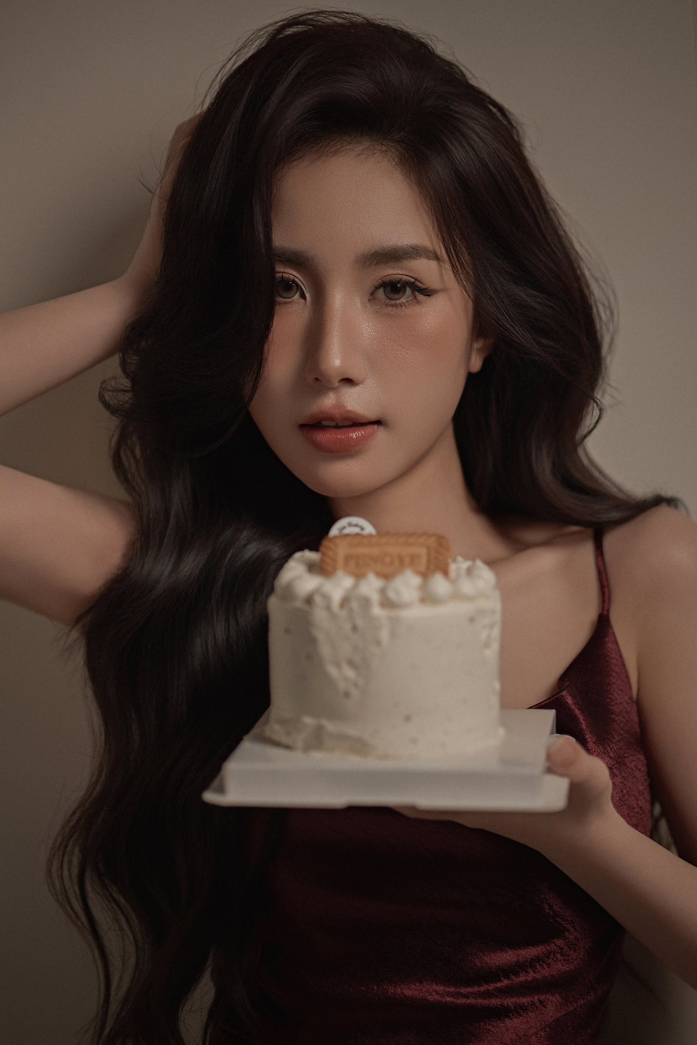 "Vợ quốc dân" Tiểu Hý gây thương nhớ với bộ ảnh tuyệt đối "slay" 49371495814201682458090505978016213750969076n 1745650697515790725371 1745653264414 1745653264530657269020