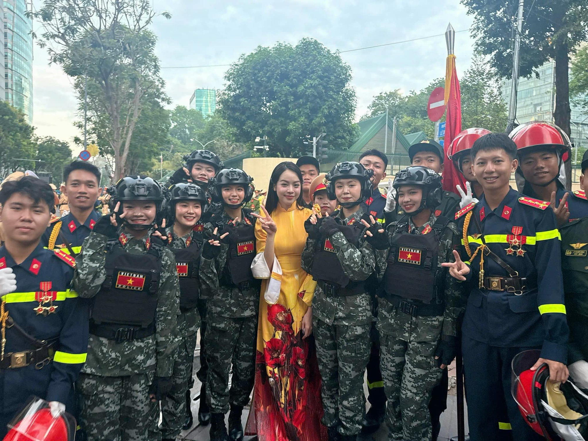 Tổng duyệt ngày 27/4: Hoa hậu Thanh Thủy, Lan Ngọc và dàn sao Việt diện áo dài, tất bật chuẩn bị từ 3h sáng- Ảnh 12.