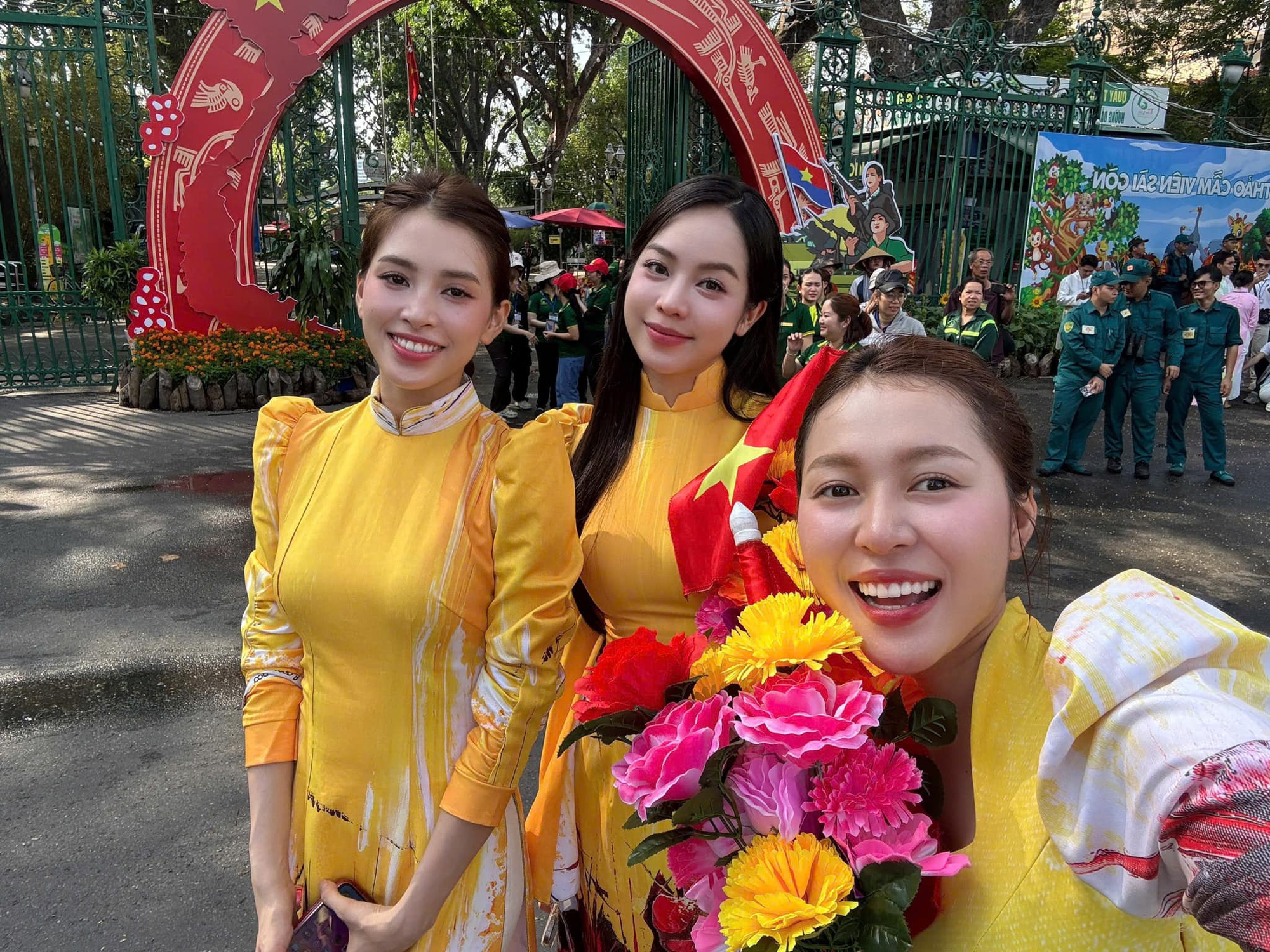 Thanh Thủy, Tiến Luật, Thúy Ngân và dàn nghệ sĩ Việt tham gia diễu hành ngày 30/4: