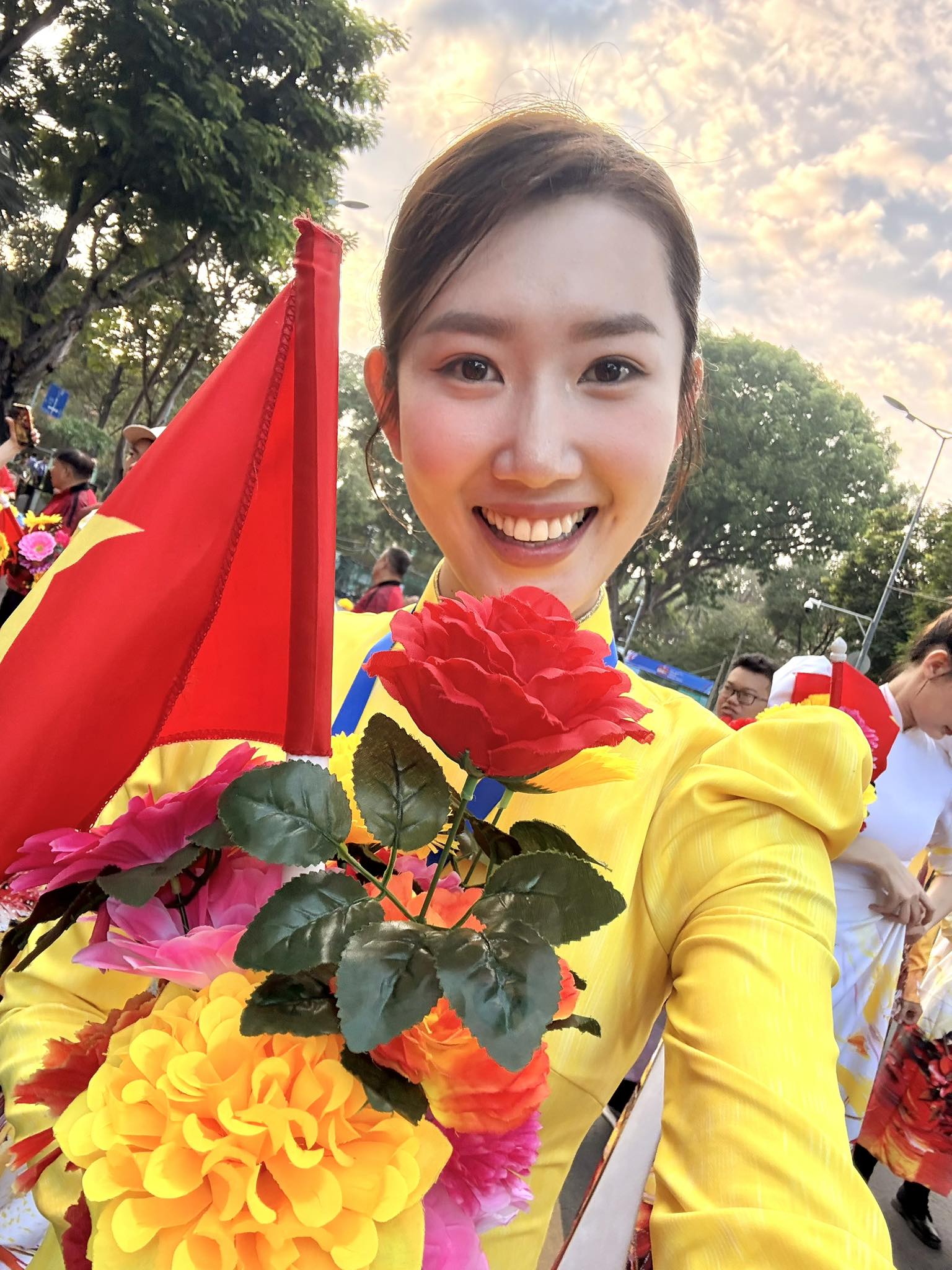 Tổng duyệt ngày 27/4: Hoa hậu Thanh Thủy, Lan Ngọc và dàn sao Việt diện áo dài, tất bật chuẩn bị từ 3h sáng- Ảnh 1.