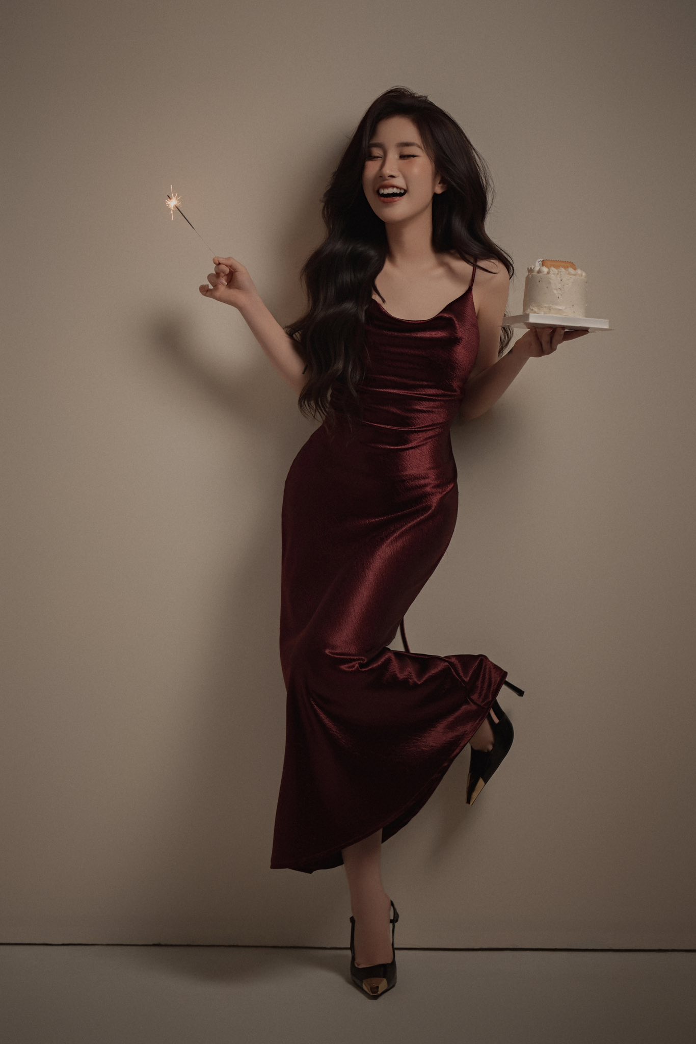 "Vợ quốc dân" Tiểu Hý gây thương nhớ với bộ ảnh tuyệt đối "slay" 49375535814201682658090486569572058236254934n 2 17456506974401388459802 1745653261977 17456532621131036994009