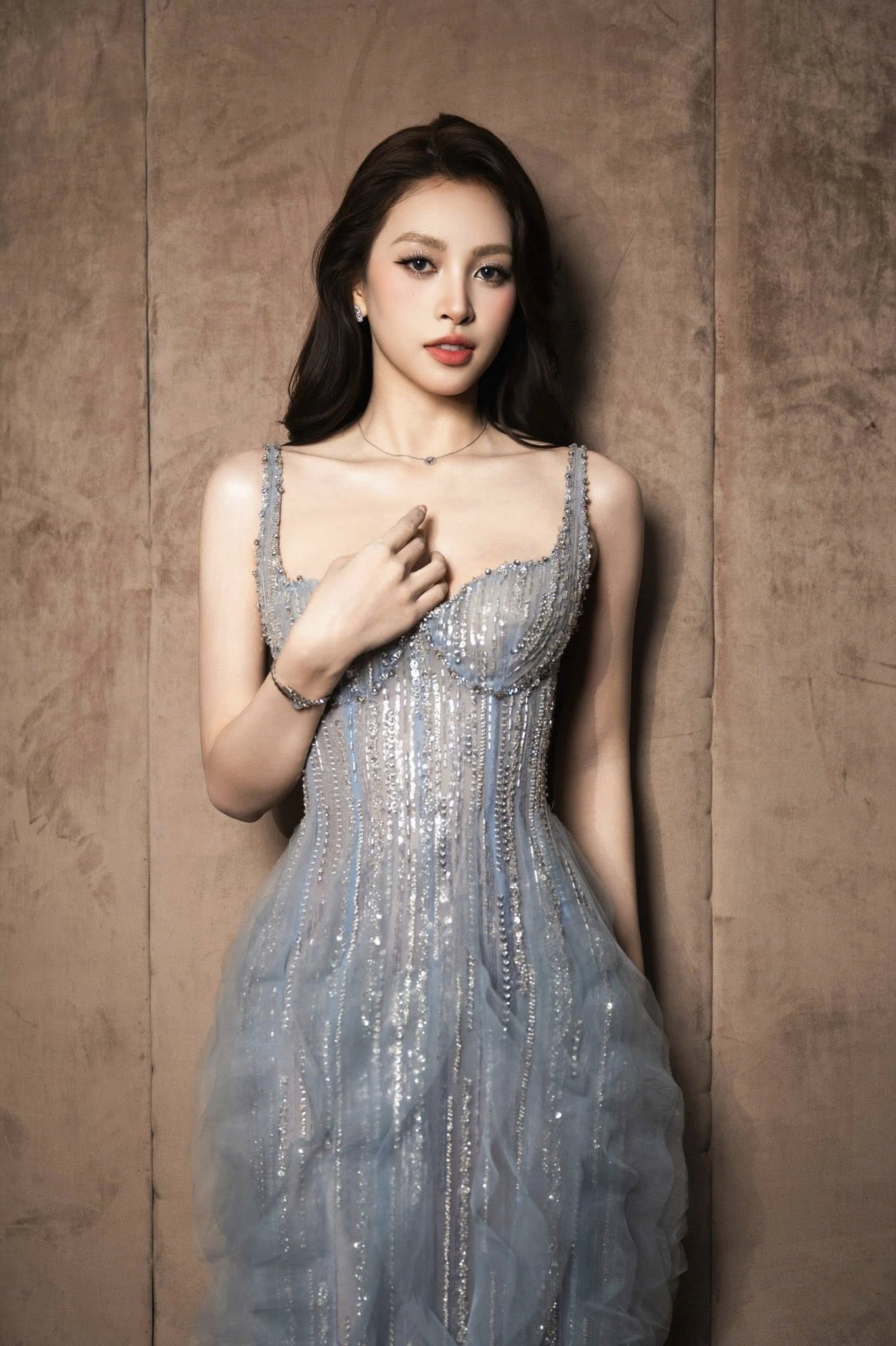 Hoa hậu Thuỳ Tiên bị khởi tố, 1 người đẹp “ngồi không cũng dính đạn”- Ảnh 3.