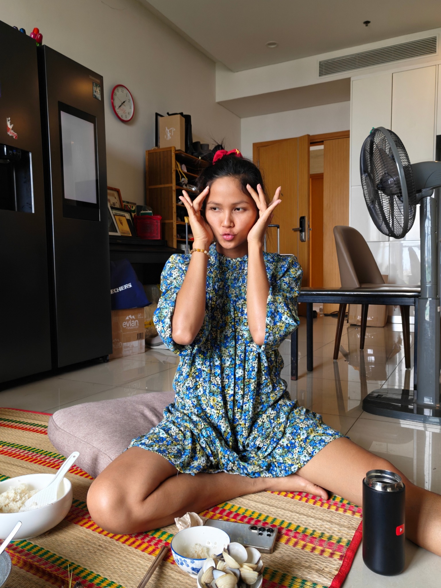 Hoa hậu Vbiz đổi chiêu thức giấu vòng 2 giữa nghi vấn mang bầu, nhưng 1 hành động của chồng lại tố cáo tất cả- Ảnh 2. Hoa hậu Vbiz đổi chiêu thức giấu vòng 2 giữa nghi vấn mang bầu, nhưng 1 hành động của chồng lại tố cáo tất cả- Ảnh 2.