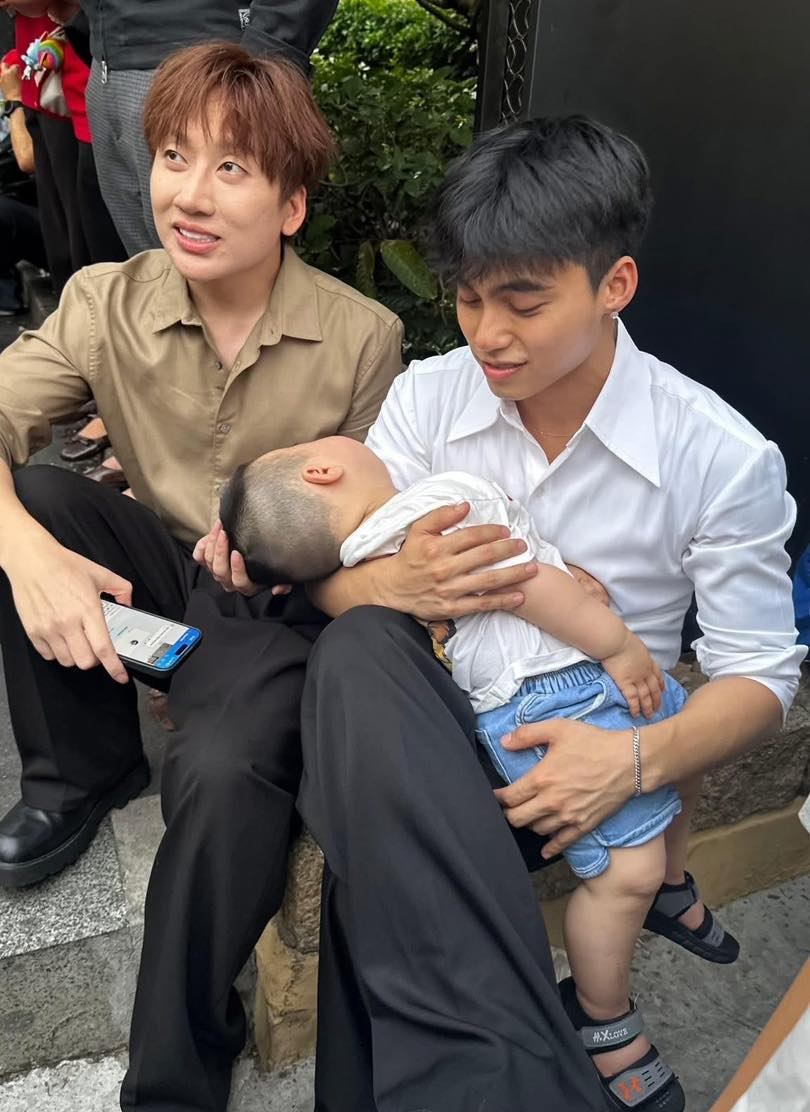 Sơ duyệt diễu hành 30/4: H'Hen Niê - Tiểu Vy và dàn sao tham gia, em trai Sơn Tùng gây sốt vì khoảnh khắc có