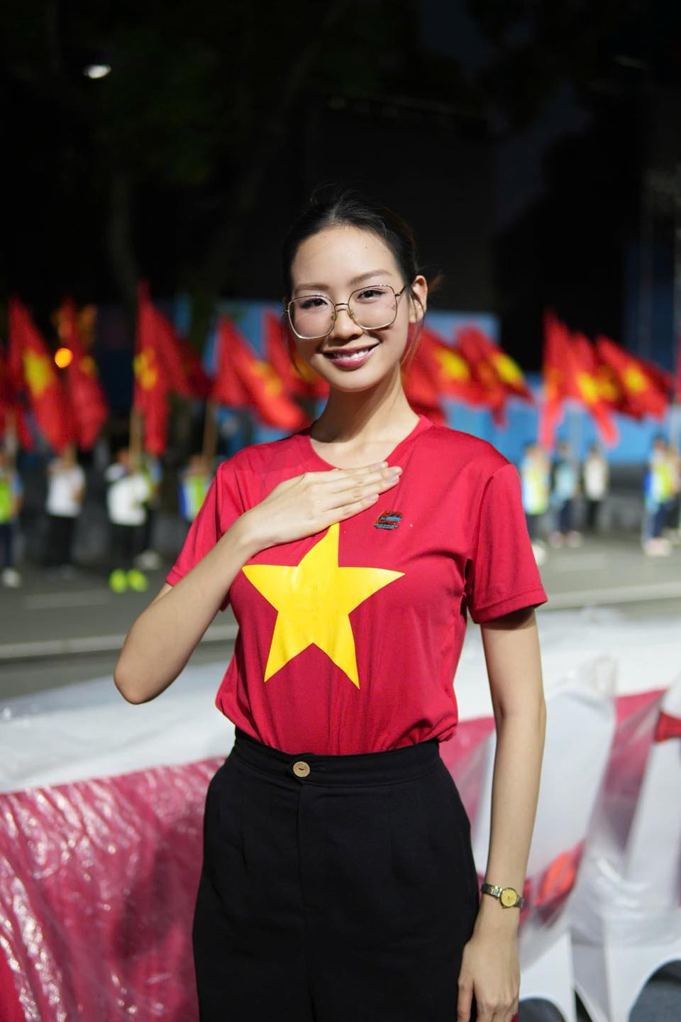 Thanh Thủy, Tiến Luật, Thúy Ngân và dàn nghệ sĩ Việt tham gia diễu hành ngày 30/4: