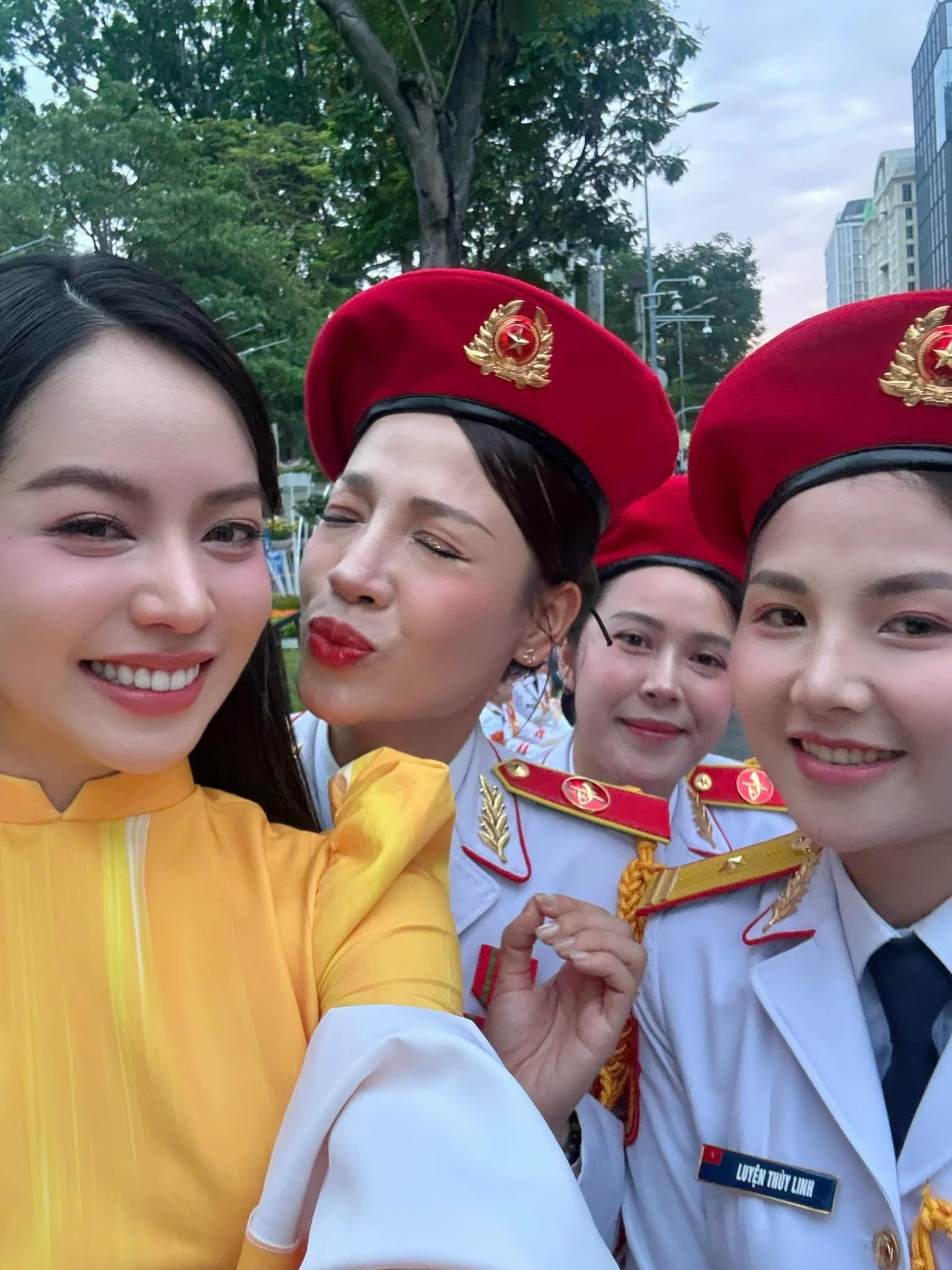 Tổng duyệt ngày 27/4: Hoa hậu Thanh Thủy, Lan Ngọc và dàn sao Việt diện áo dài, tất bật chuẩn bị từ 3h sáng- Ảnh 9.