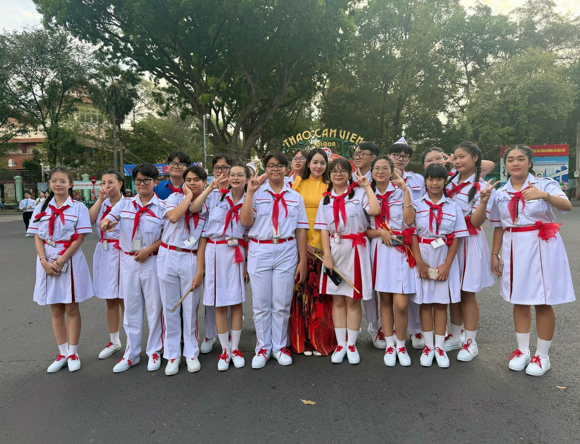 Tổng duyệt ngày 27/4: Hoa hậu Thanh Thủy, Lan Ngọc và dàn sao Việt diện áo dài, tất bật chuẩn bị từ 3h sáng- Ảnh 17.