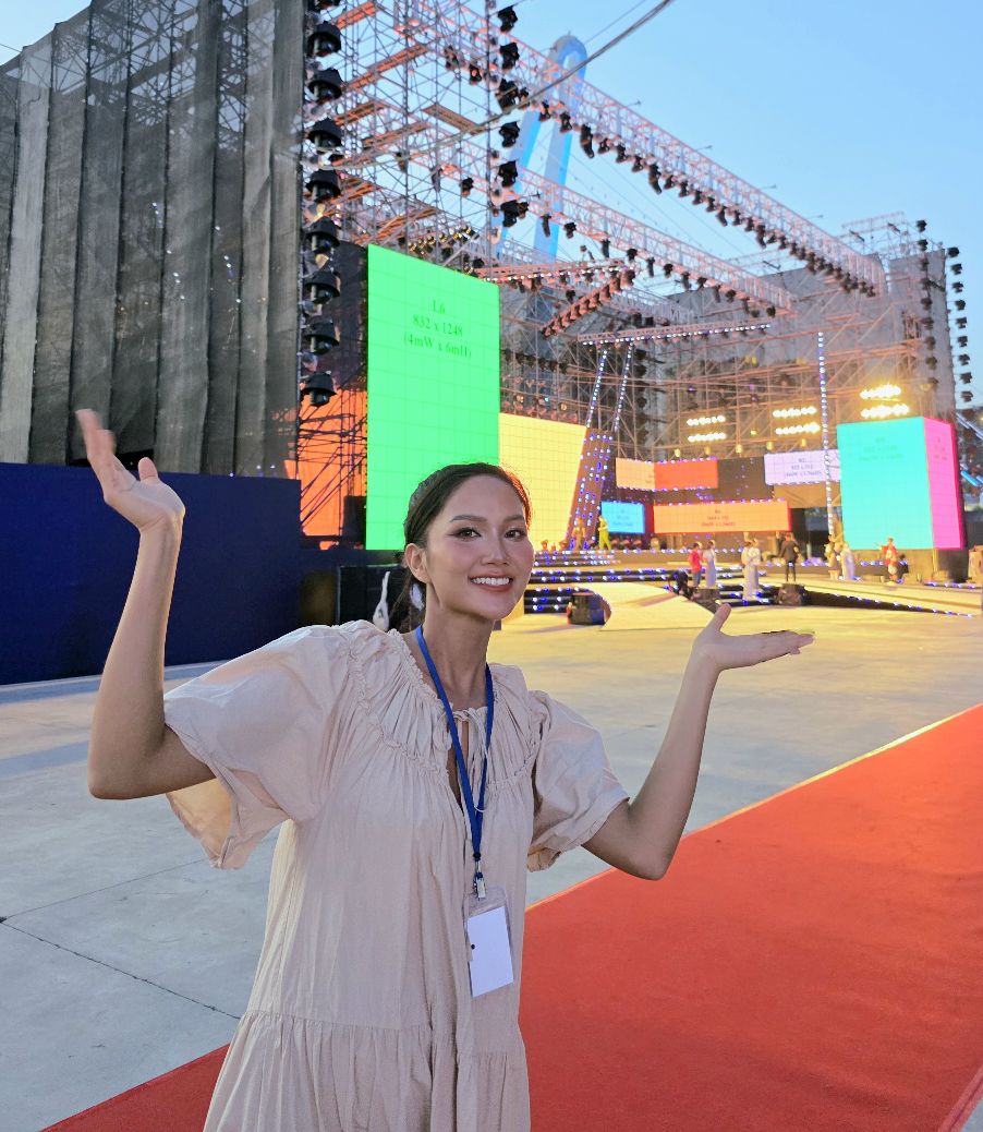 Hoa hậu Vbiz đổi chiêu thức giấu vòng 2 giữa nghi vấn mang bầu, nhưng 1 hành động của chồng lại tố cáo tất cả- Ảnh 7. Hoa hậu Vbiz đổi chiêu thức giấu vòng 2 giữa nghi vấn mang bầu, nhưng 1 hành động của chồng lại tố cáo tất cả- Ảnh 7.