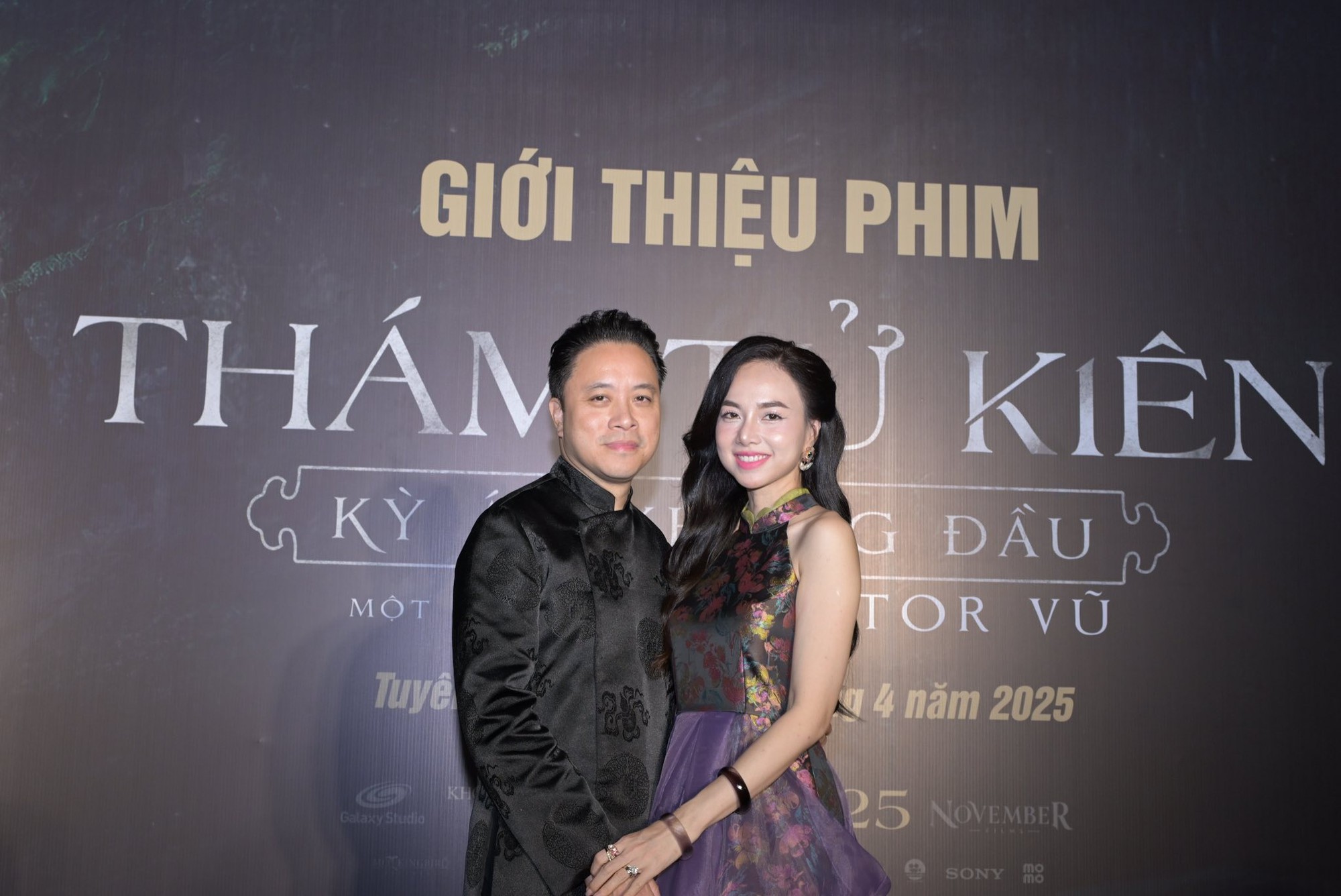 Clip hot: Phú bà Vbiz bị chồng