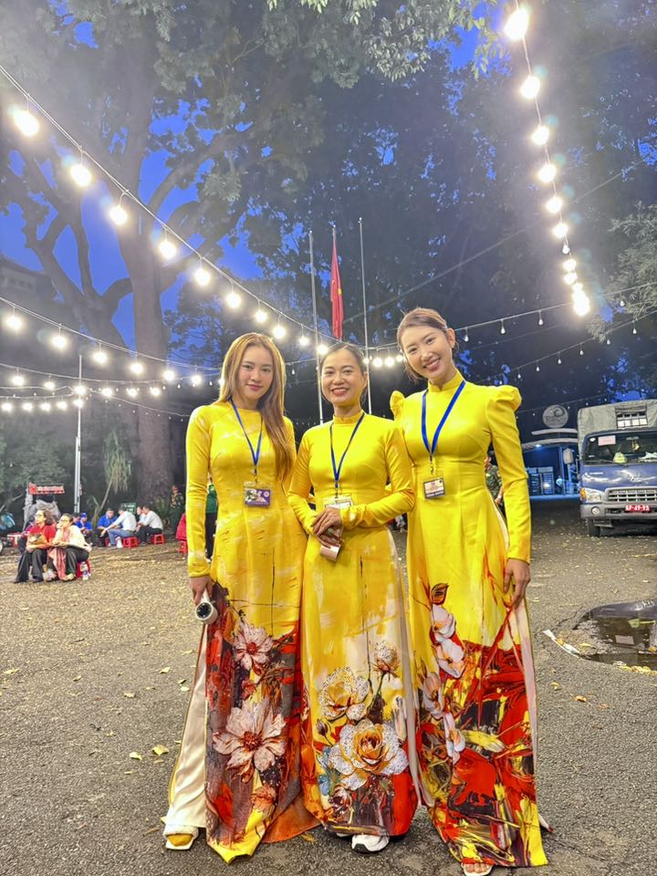 Tổng duyệt ngày 27/4: Hoa hậu Thanh Thủy, Lan Ngọc và dàn sao Việt diện áo dài, tất bật chuẩn bị từ 3h sáng- Ảnh 2.