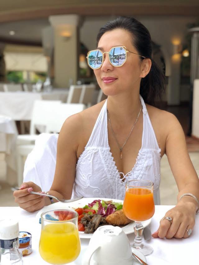 Nữ nghệ sĩ nổi đình đám vừa cầu hôn lại chồng cũ: 60 tuổi trẻ đẹp như 40, body nóng bỏng đến khó tin- Ảnh 2. Nữ nghệ sĩ nổi đình đám vừa cầu hôn lại chồng cũ: 60 tuổi trẻ đẹp như 40, body nóng bỏng đến khó tin- Ảnh 2.