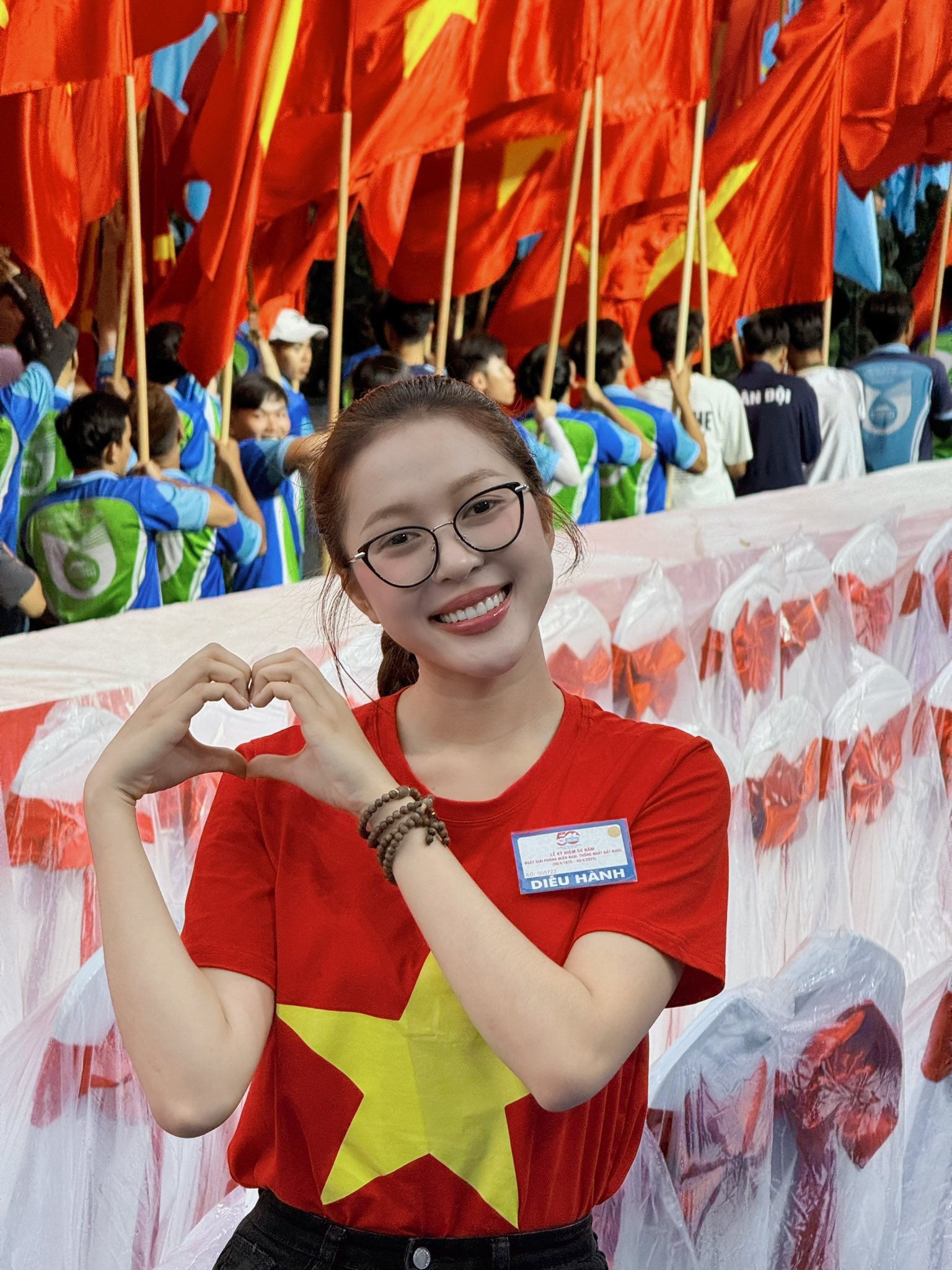 Thanh Thủy, Tiến Luật, Thúy Ngân và dàn nghệ sĩ Việt tham gia diễu hành ngày 30/4: