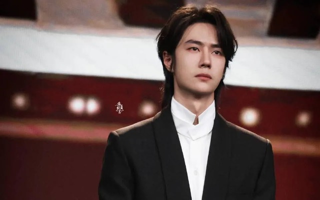 Vương Nhất Bác gây tranh cãi trên mạng xã hội Trung Quốc- Ảnh 1.