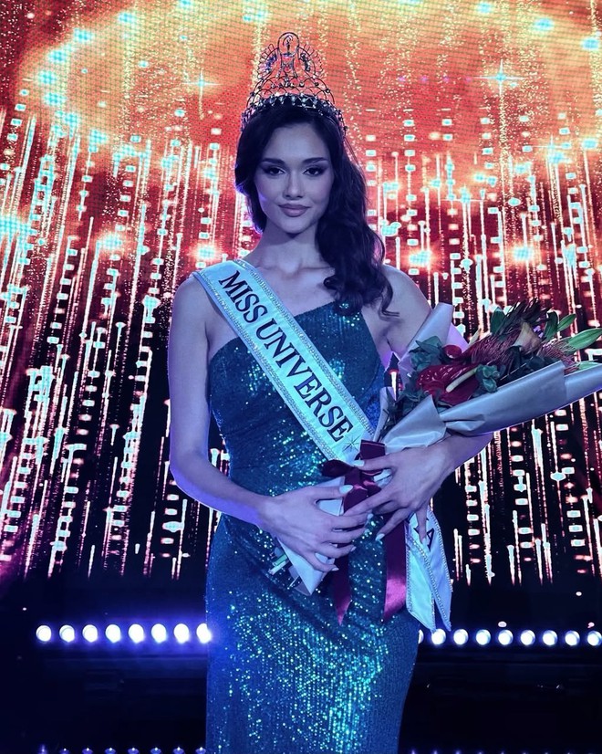 Vận động viên bóng chuyền cao 1,9 m đăng quang hoa hậu- Ảnh 2. Vận động viên bóng chuyền cao 1,9 m đăng quang hoa hậu- Ảnh 2.