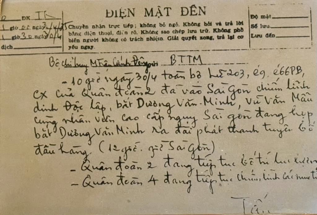 Chi Pu hé lộ tư liệu quý về ông nội, từng trực chiến cùng Đại tướng Võ Nguyên Giáp vào sáng 30/4/1975!- Ảnh 2. Chi Pu hé lộ tư liệu quý về ông nội, từng trực chiến cùng Đại tướng Võ Nguyên Giáp vào sáng 30/4/1975!- Ảnh 2.