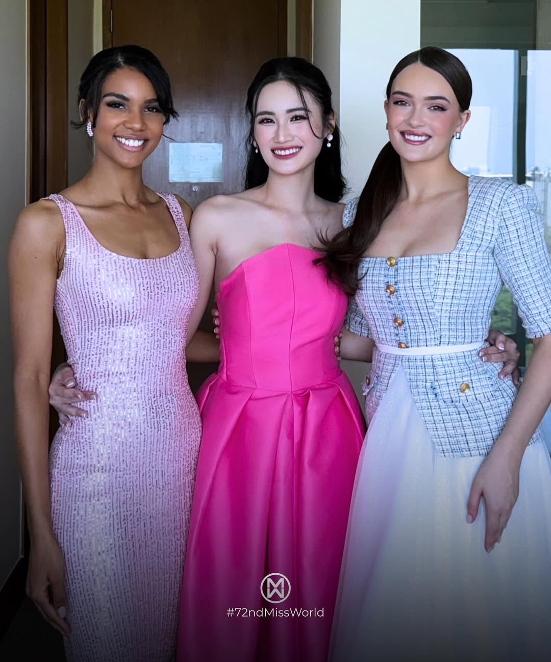 Hoa hậu Ý Nhi ngày đầu tại Miss World: Đụng dàn