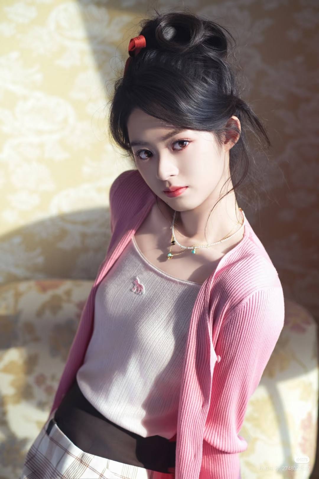 Chỉ vì 1 đôi hoa tai, mỹ nhân 17 tuổi bị lộ gia thế khủng, hóa ra là “công chúa hào môn” trong truyền thuyết- Ảnh 4.