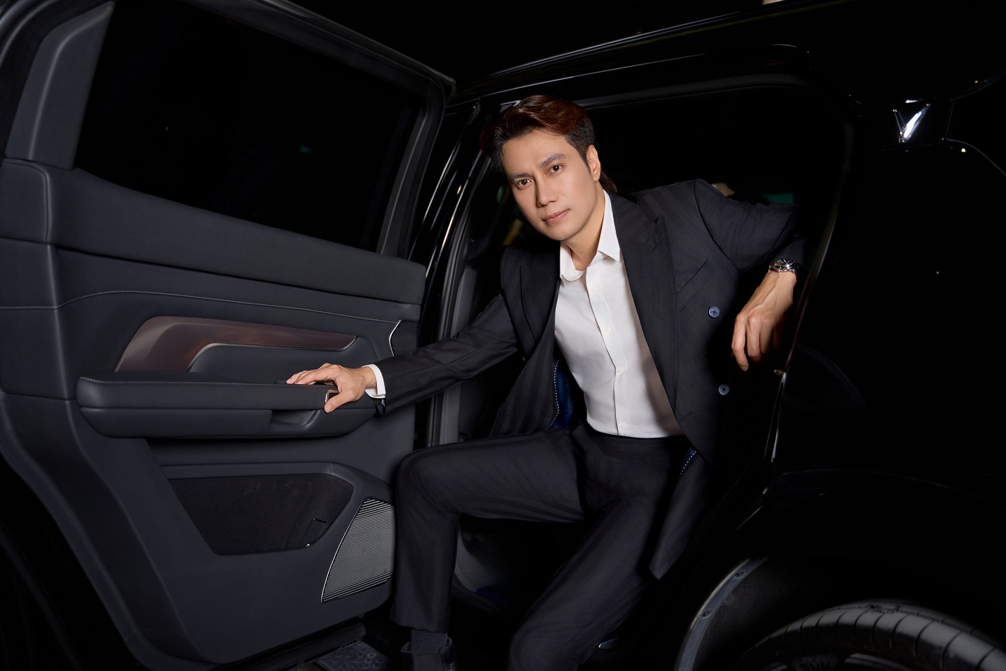 Nam thần VTV chi gần nửa tỷ