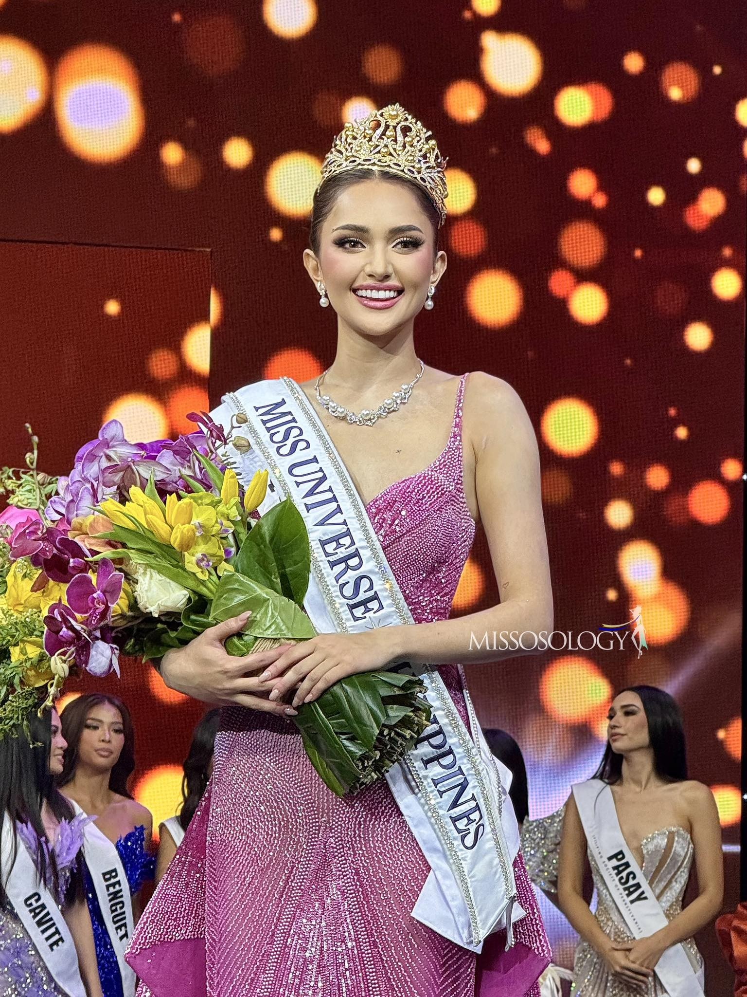 Tân Hoa hậu Hoàn vũ Philippines bơ vơ khi đăng quang- Ảnh 2.