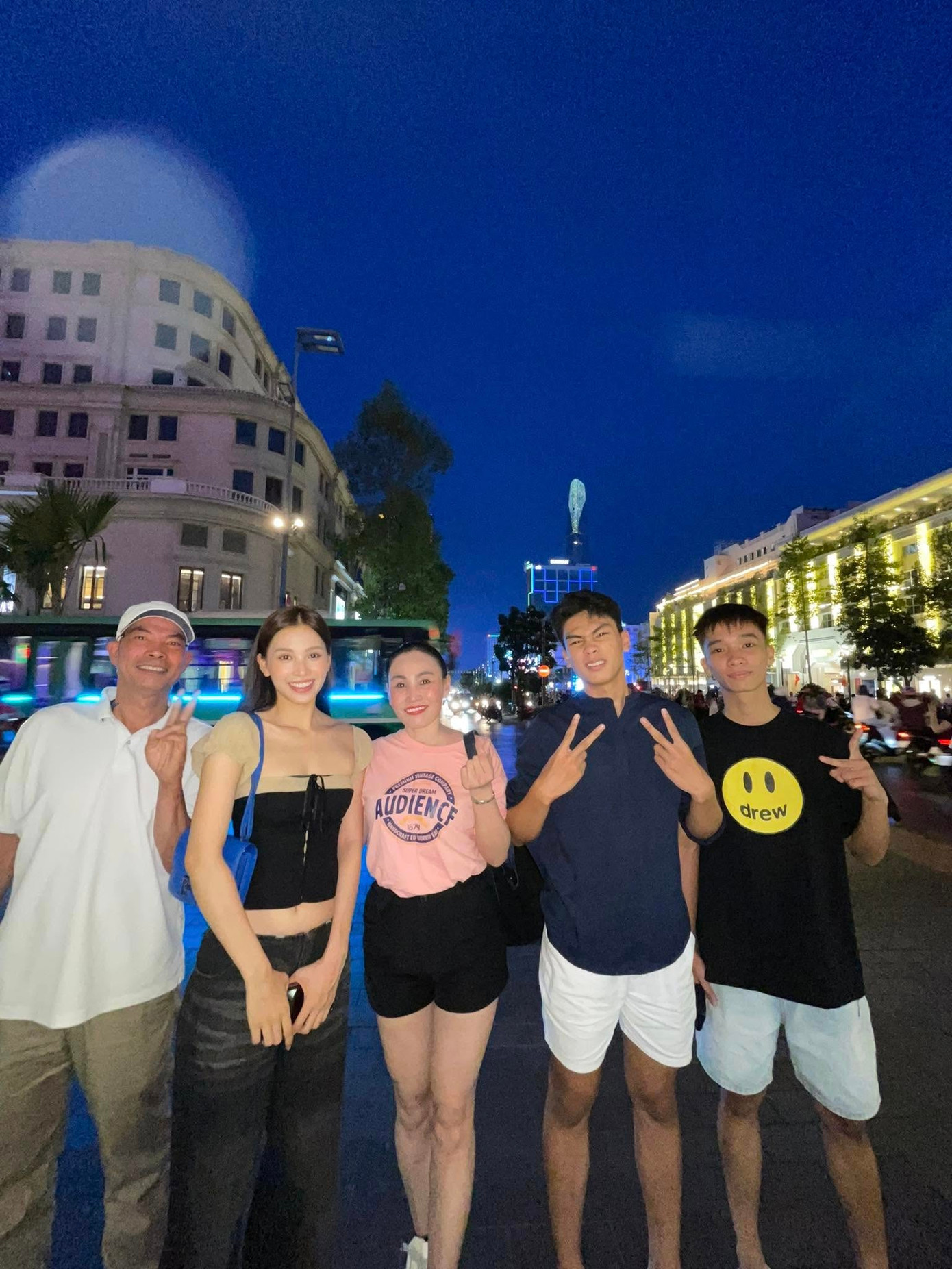 4 cậu em cực phẩm của dàn sao Việt: Mỗi lần xuất hiện là hot hòn họt, top 1 không có gì bàn cãi- Ảnh 8.