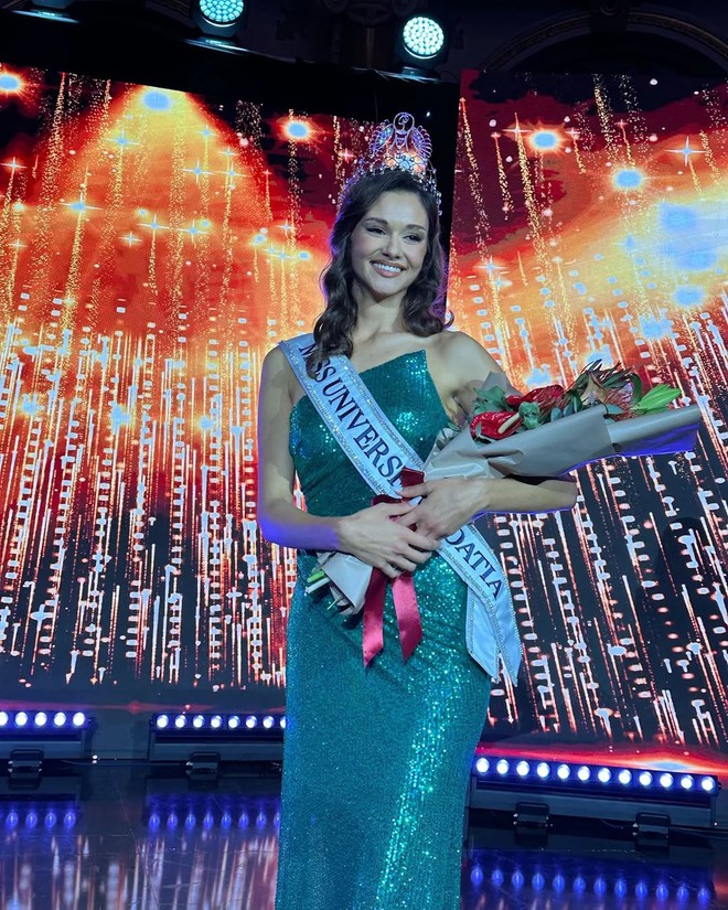 Vận động viên bóng chuyền cao 1,9 m đăng quang hoa hậu- Ảnh 1. Vận động viên bóng chuyền cao 1,9 m đăng quang hoa hậu- Ảnh 1.