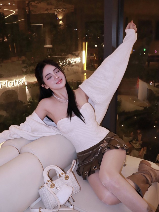 Không nhận ra nữ streamer từng khóc