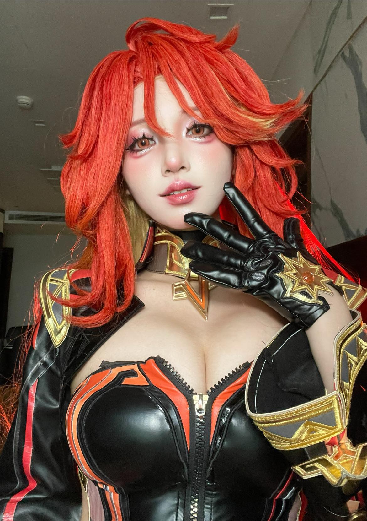 Nữ coser zoom cận khoảnh khắc tẩy trang, mặt mộc vẫn khiến fan nam say đắm- Ảnh 1.