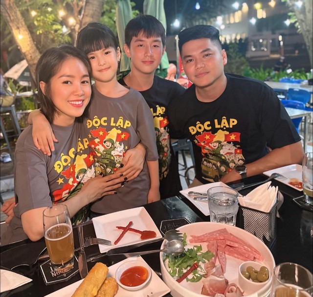 Con gái Lê Phương gây chú ý với đôi chân dài thẳng tắp ở tuổi lên 6, dân mạng trầm trồ