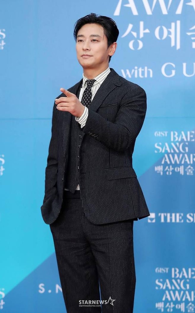 Khung hình hỗn loạn nhất Baeksang 2025: 3 cực phẩm visual hội tụ, chỉ 1 hành động mà “quậy banh” cả sự kiện- Ảnh 4.