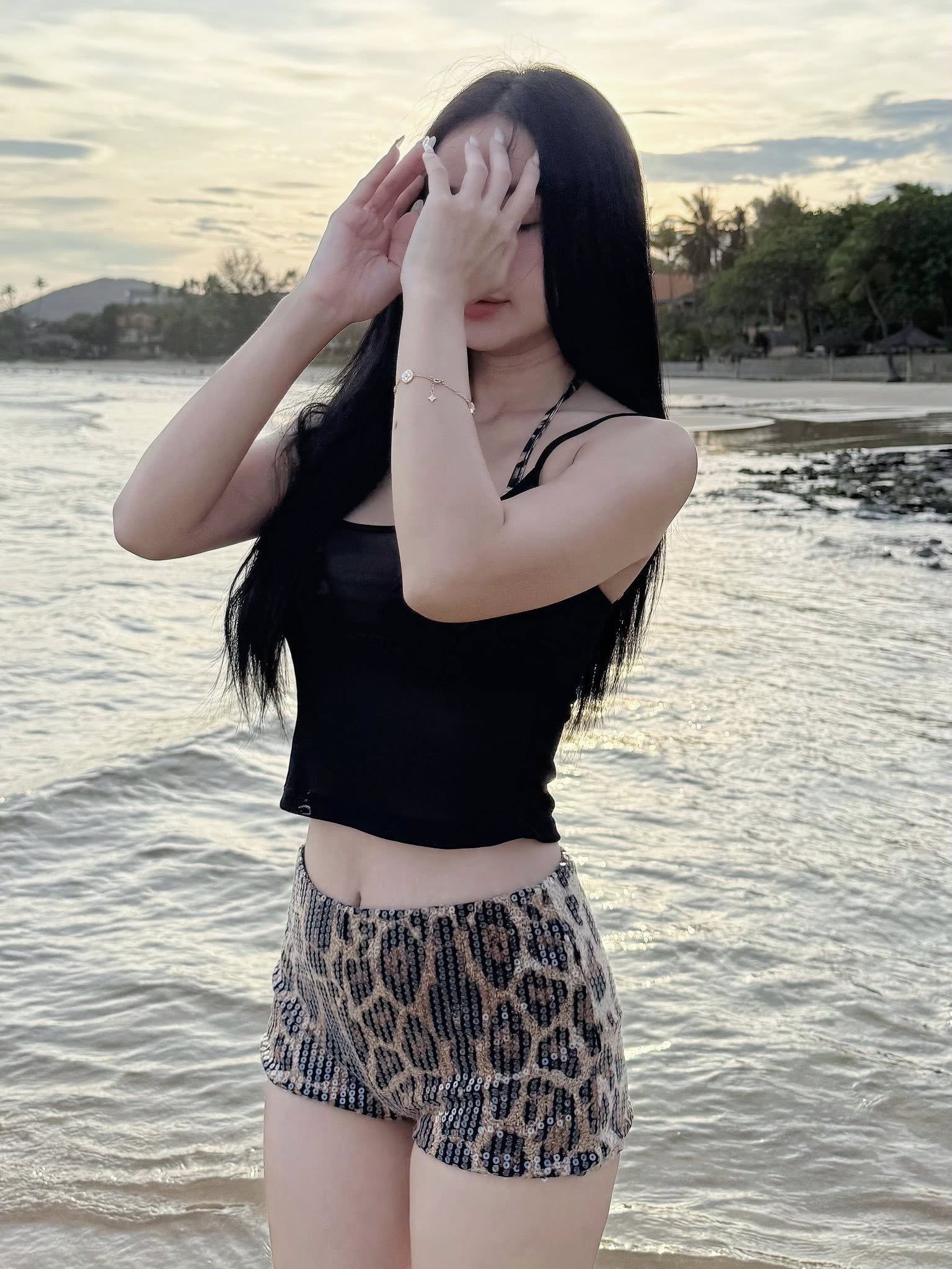 Chưng diện thời trang xuyên thấu, Cindy Lư thẳng thắn đáp trả bình luận kém duyên- Ảnh 4.