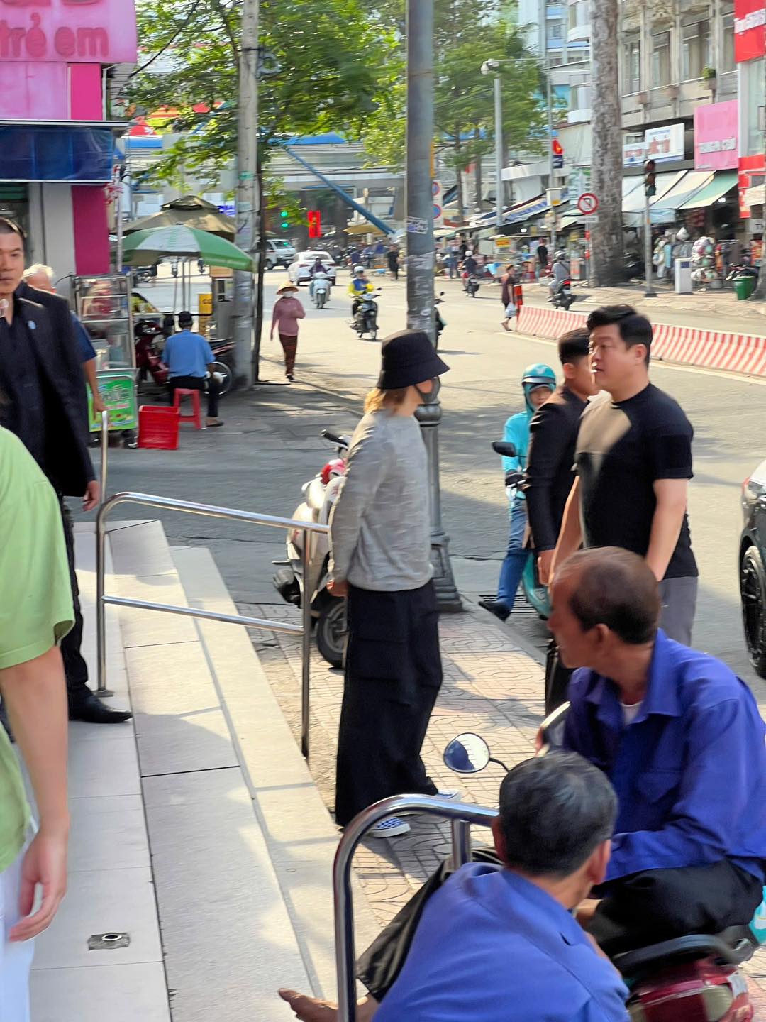 Thành viên BIGBANG vừa tới Việt Nam liền làm 1 việc không ai ngờ tới!- Ảnh 1.