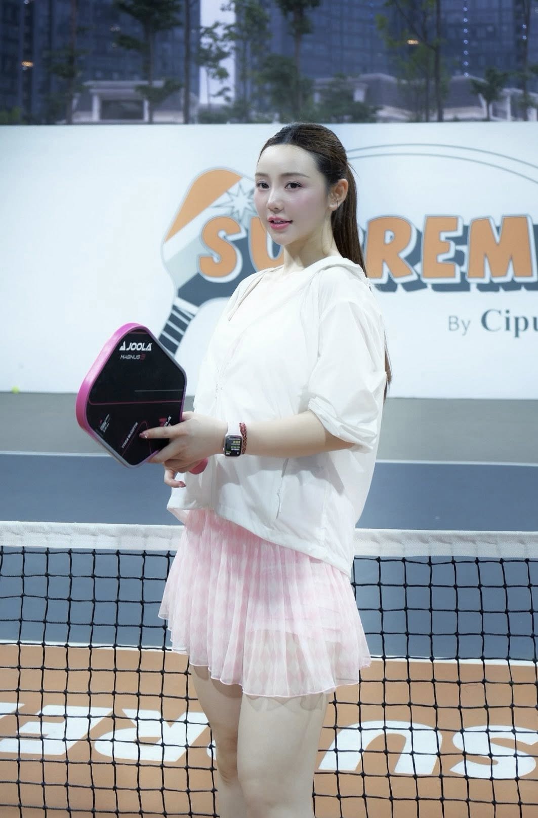 Lộ diện phú bà mới của Lộ diện phú bà mới của