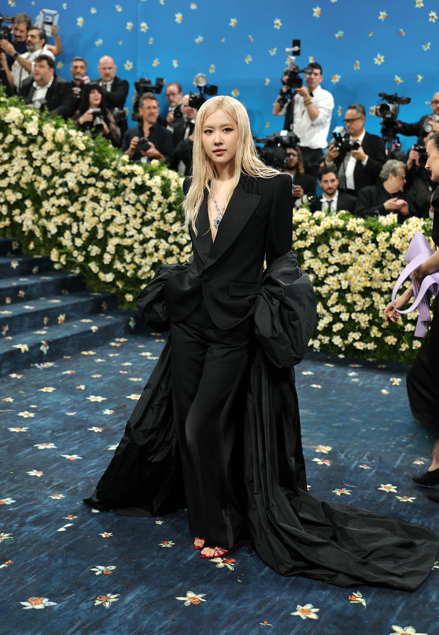 Tóm tắt bộ 3 BLACKPINK tại Met Gala 2025: Hở, sang và nhạt!- Ảnh 9.