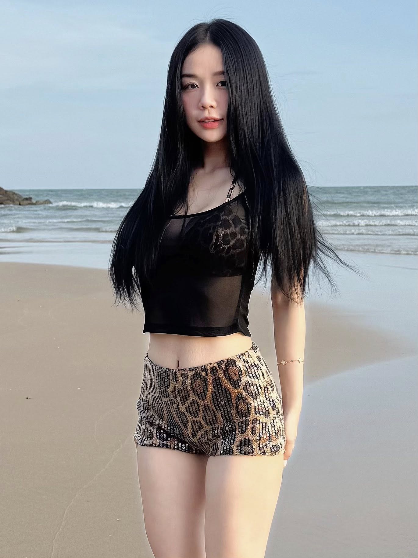 Chưng diện thời trang xuyên thấu, Cindy Lư thẳng thắn đáp trả bình luận kém duyên- Ảnh 3.