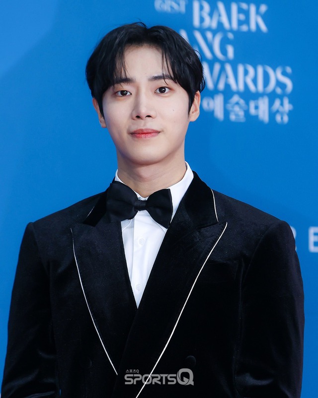 Khung hình hỗn loạn nhất Baeksang 2025: 3 cực phẩm visual hội tụ, chỉ 1 hành động mà “quậy banh” cả sự kiện- Ảnh 5.