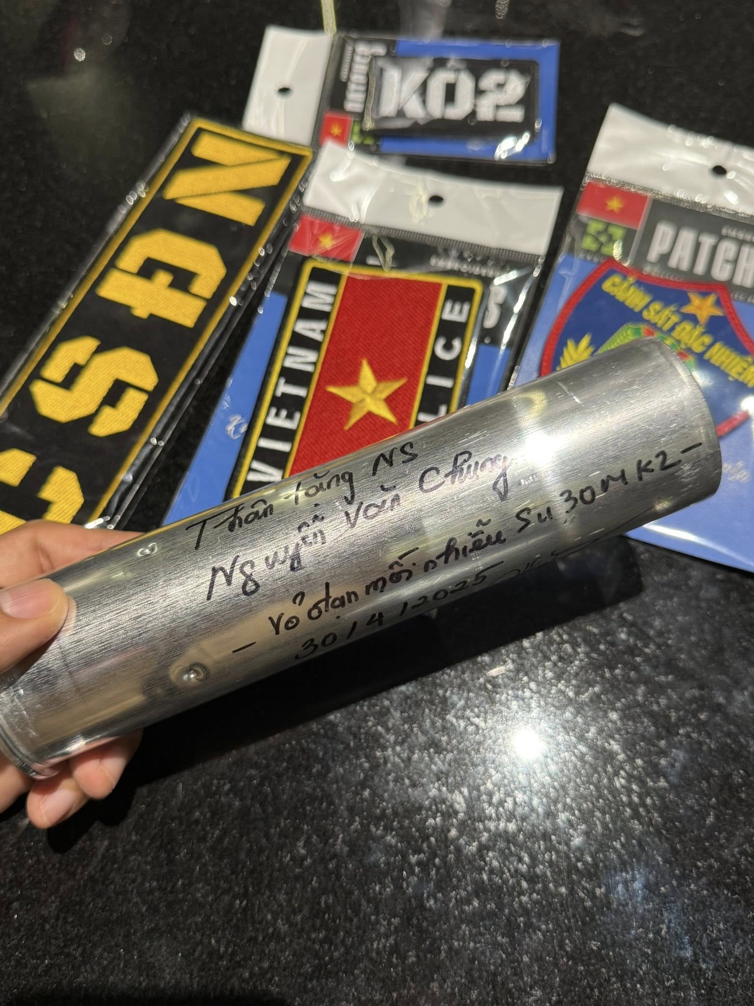 495026932-3986520534943301-2433095023555829541-n-113572-1746494659-370-width1536height2048 Vỏ đạn mồi nhiễu của phi công lái tiêm kích Su-30MK2 tặng tác giả hit 3 tỷ view - 2