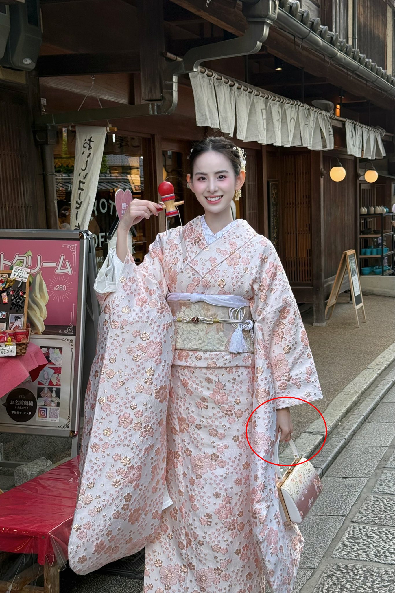 "Kim Tae Hee Việt Nam" quen chồng thiếu gia chỉ 1 tháng sau khi chia tay mối tình 3 năm với nam vương Vbiz? 49506029617462064496357354615922755734986920n 17491366103281431961895 1749170881986 1749170882234829530551