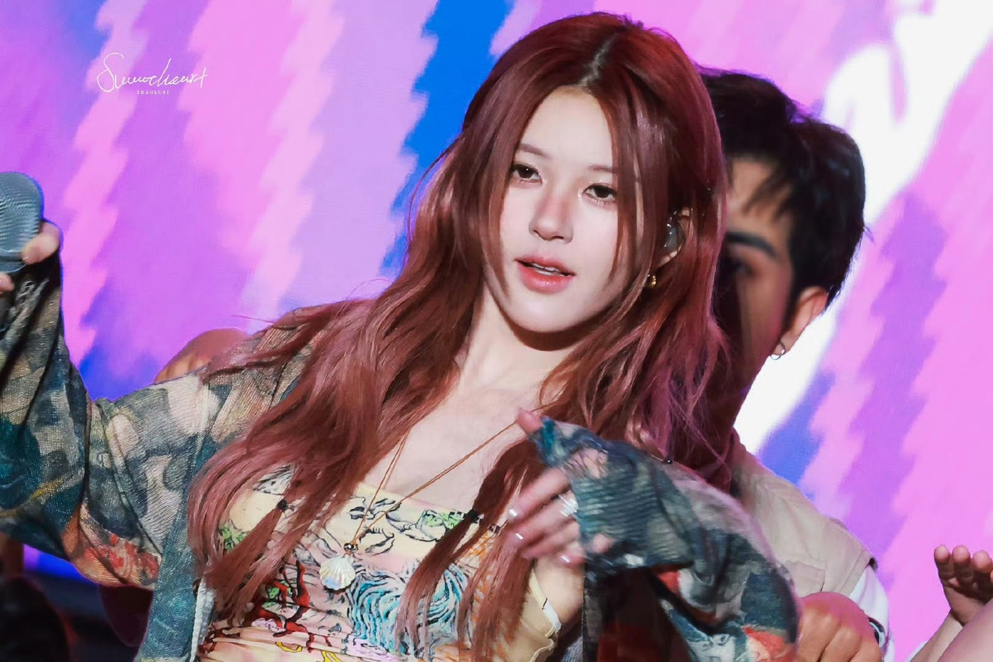 Triệu Lộ Tư có đang tự hủy?- Ảnh 1.