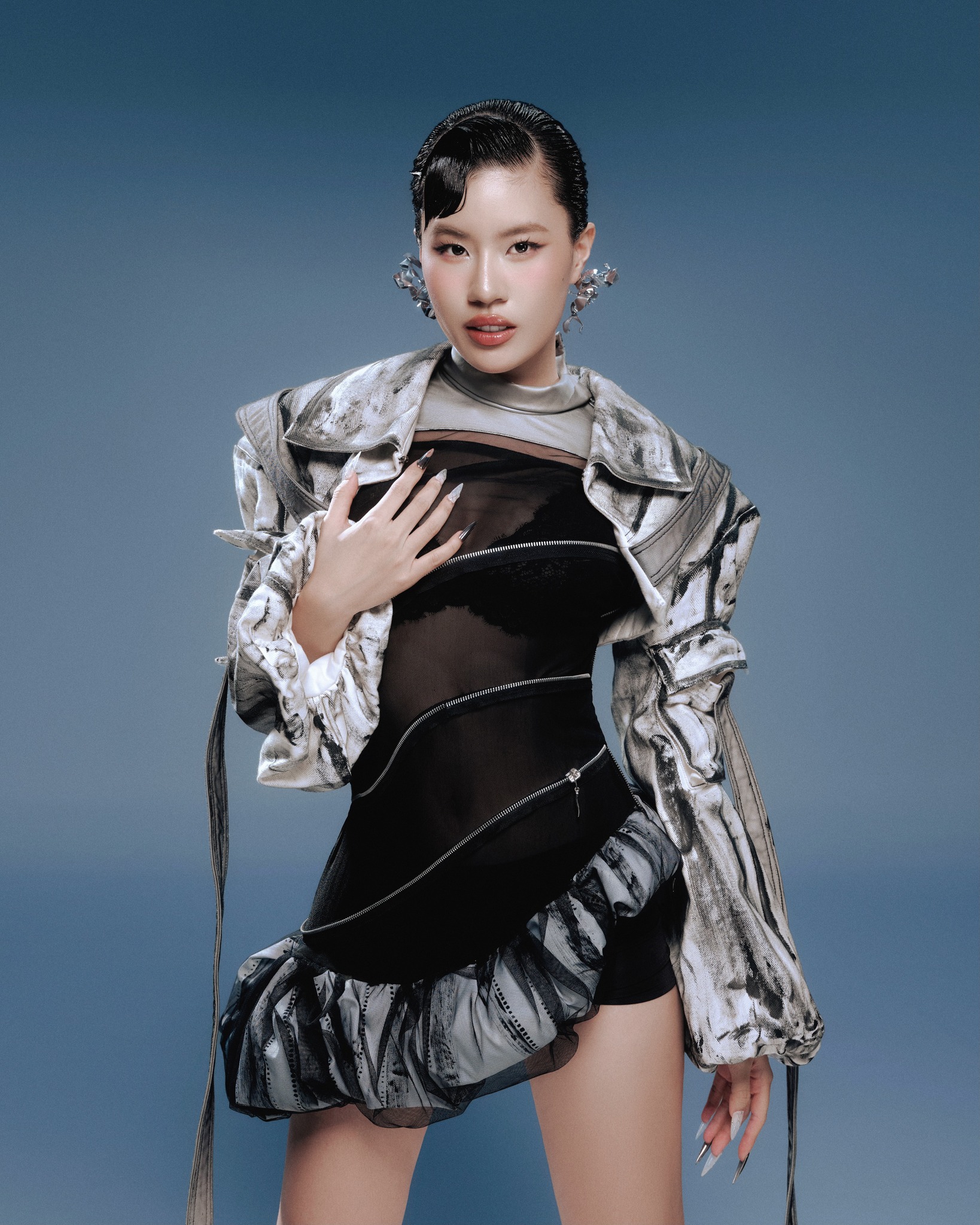 Nhận tin nhắn từ 1 sao nữ đang hot, Trấn Thành đọc đến dòng cuối liền thốt lên: Nhận tin nhắn từ 1 sao nữ đang hot, Trấn Thành đọc đến dòng cuối liền thốt lên: