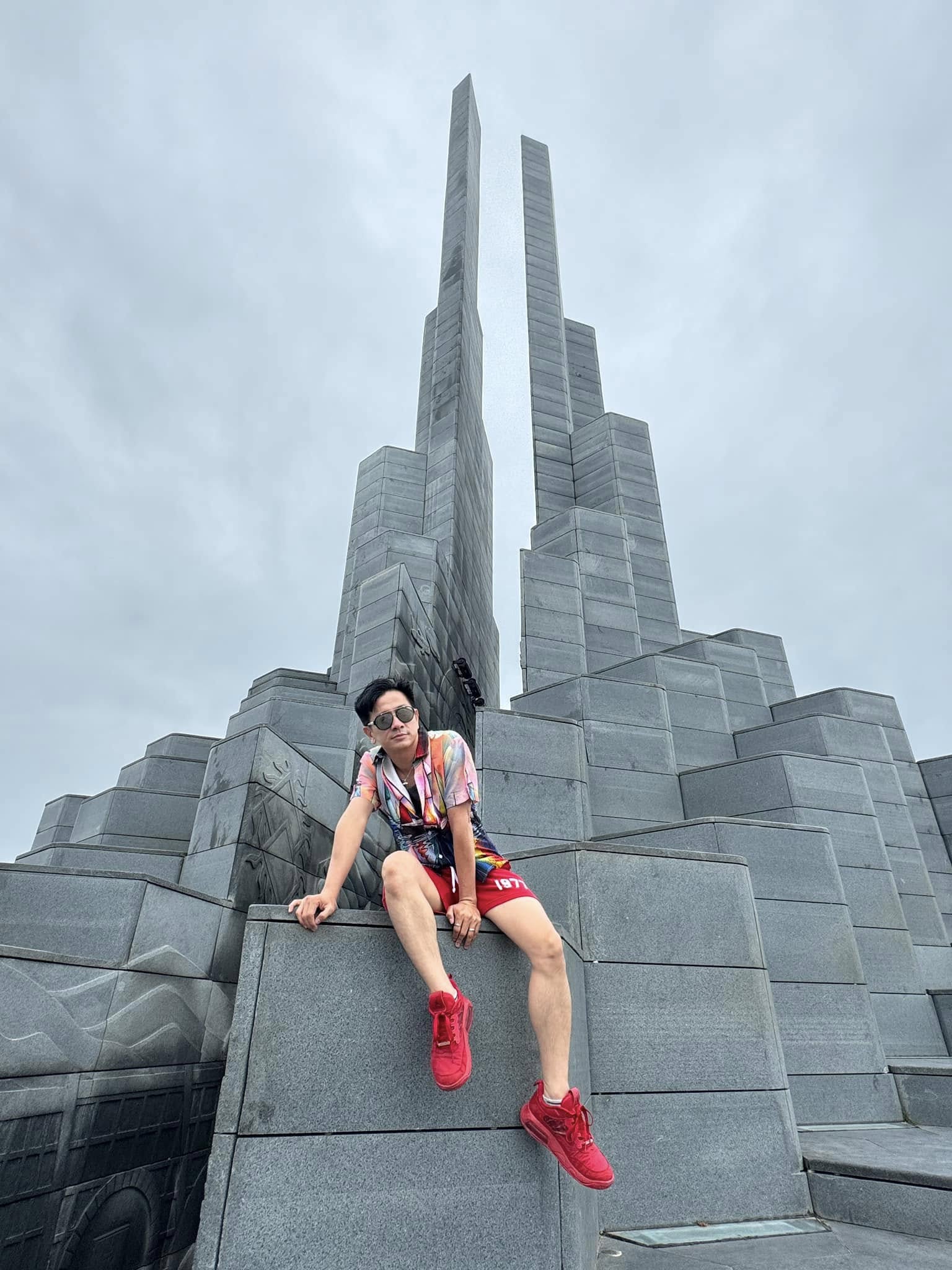 Ngoại hình nam nghệ sĩ thay Thành Lộc giữ chức Giám đốc Nghệ thuật, 50 tuổi vẫn độc thân, sống cùng mẹ- Ảnh 7.