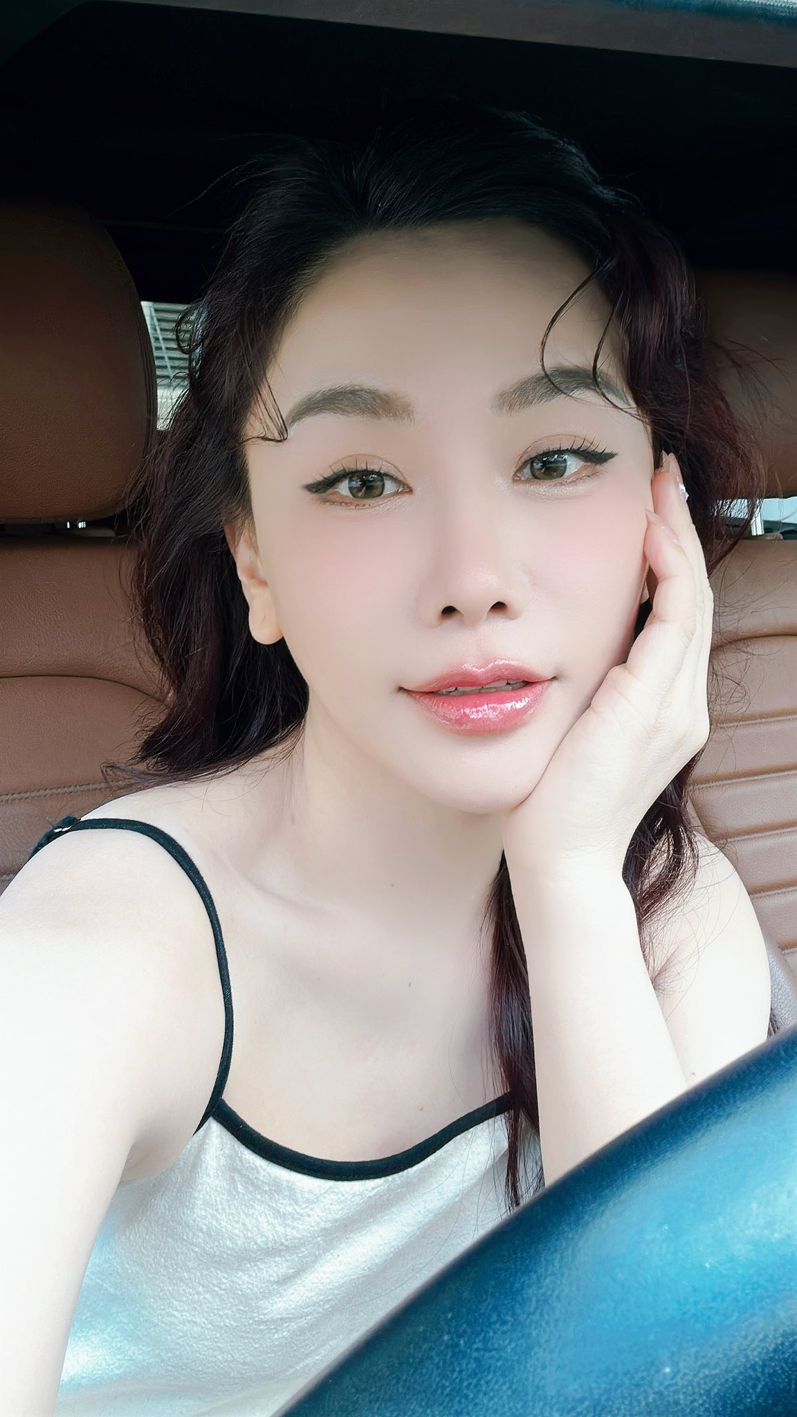 MC gây sốt với clip 4 triệu view ăn lòng se điếu: Sống trong nhà