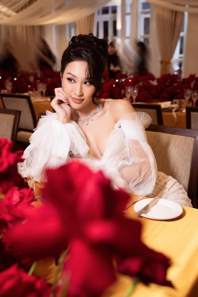 Mỹ nhân Việt công bố bụng bầu vượt mặt theo cách không giống ai giữa sự kiện- Ảnh 7. Mỹ nhân Việt công bố bụng bầu vượt mặt theo cách không giống ai giữa sự kiện- Ảnh 7.