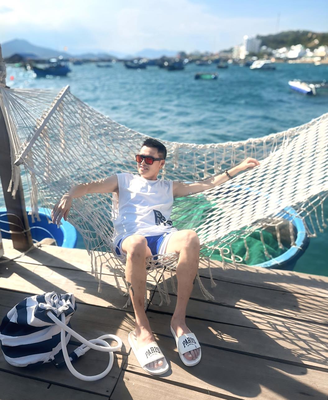 Sao nam Vbiz kết hôn lần 2 nhưng vẫn bị nghi ngờ giới tính, vợ mới